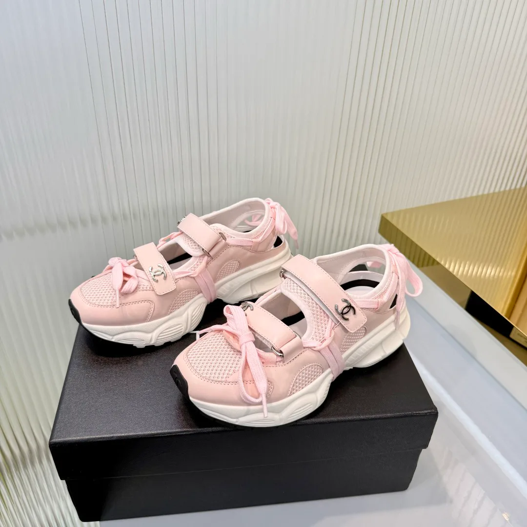 Women's Sneakers CHANEL 18366969