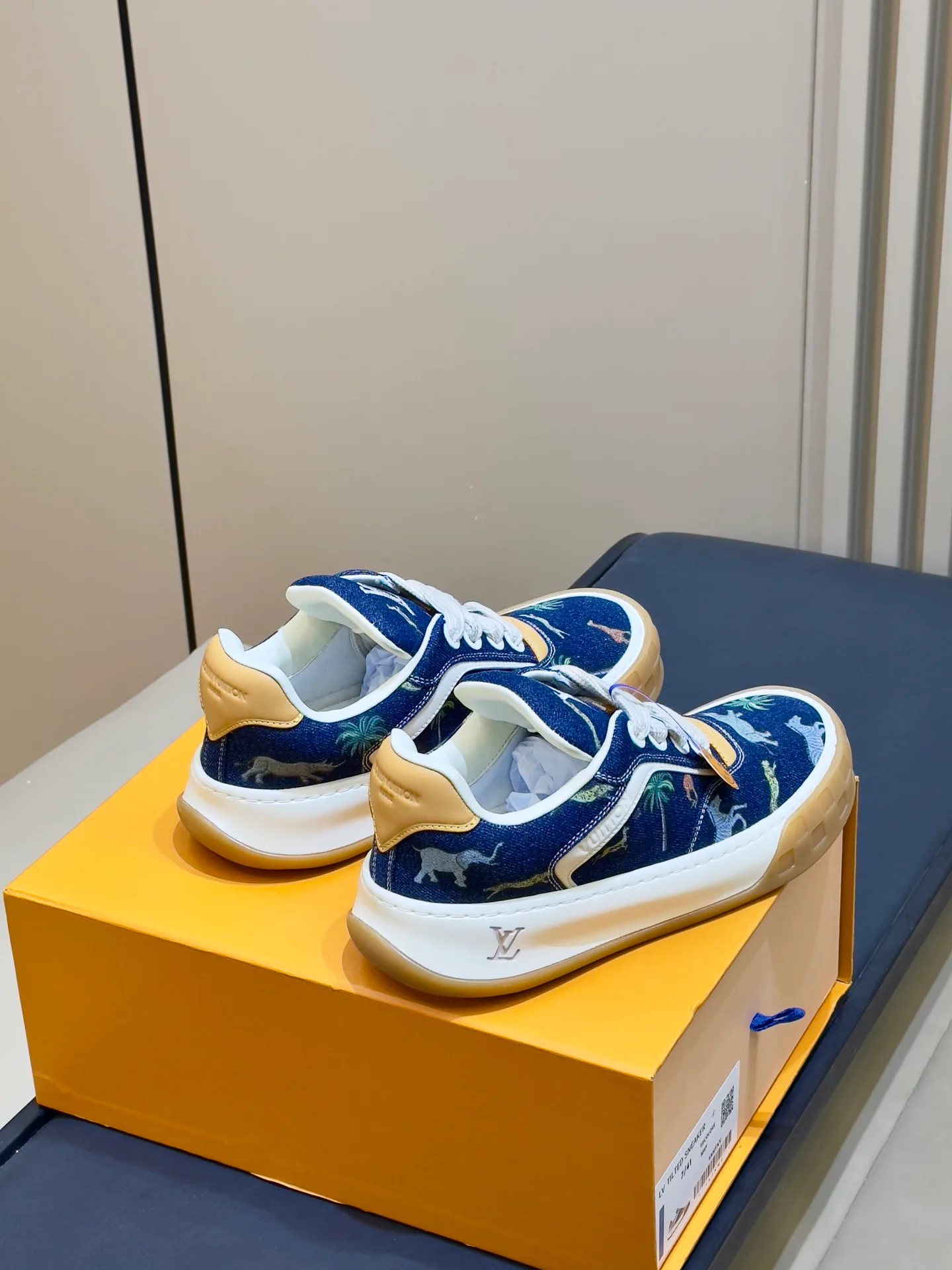Women's Sneakers LOUIS VUITTON 18073517