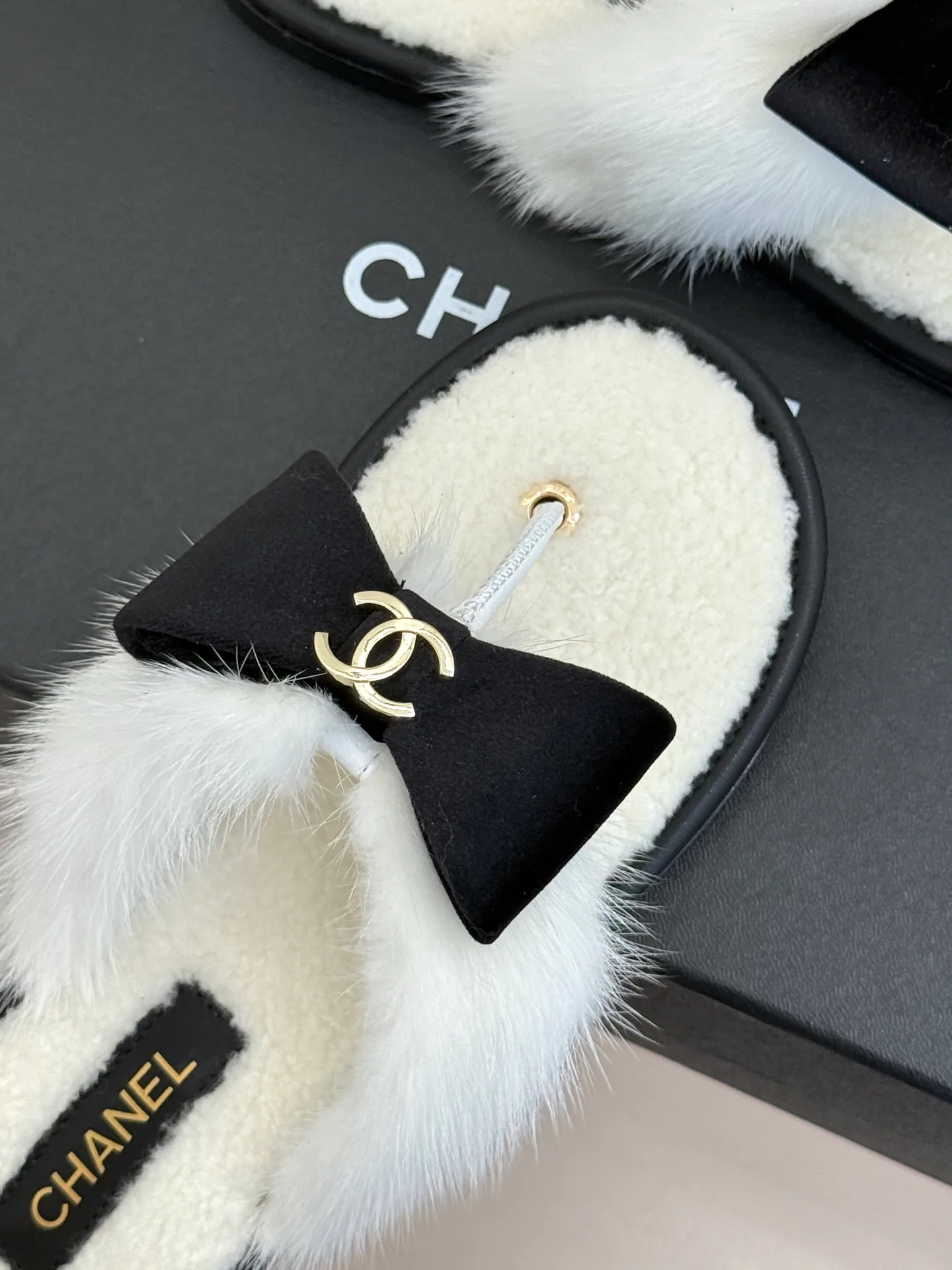 Women's Flip-Flops CHANEL 17827555