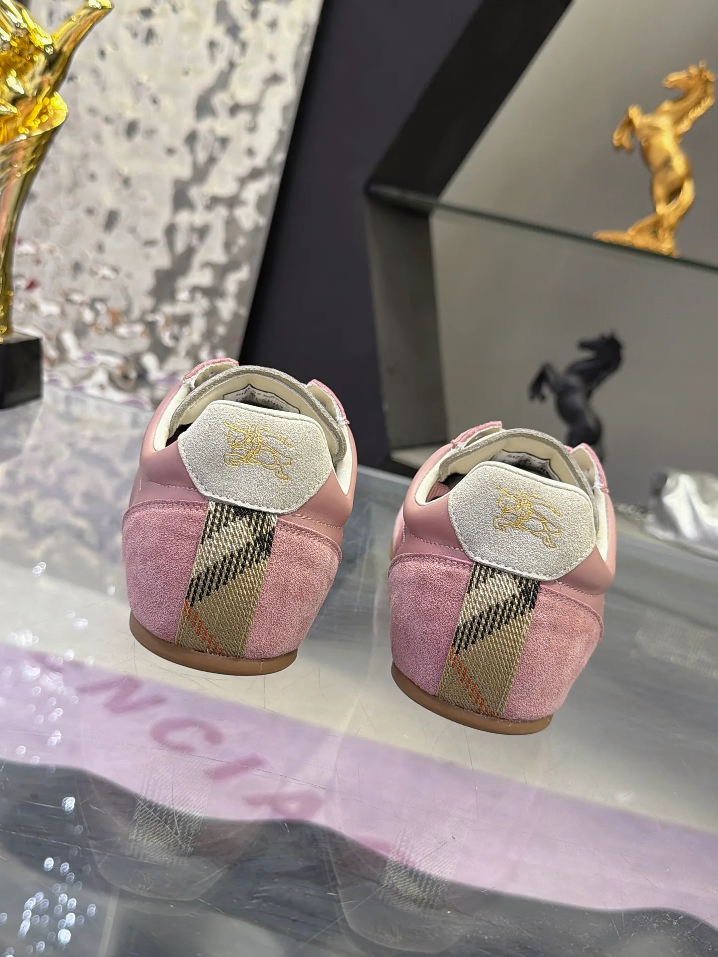 Women's Sneakers BURBERRY 18025570