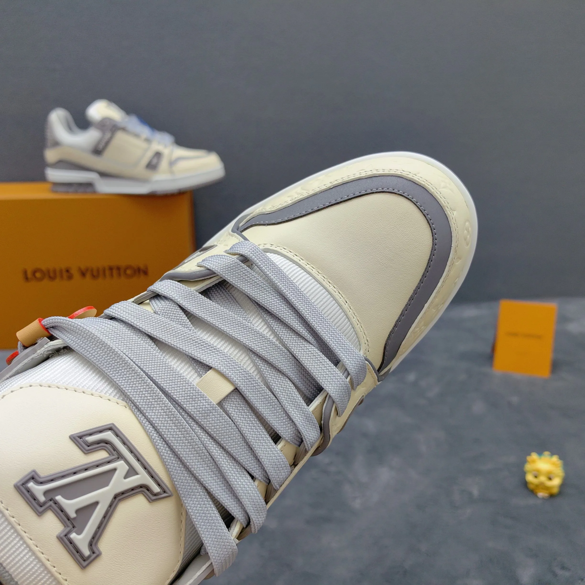 Women's Sneakers LOUIS VUITTON 17957148