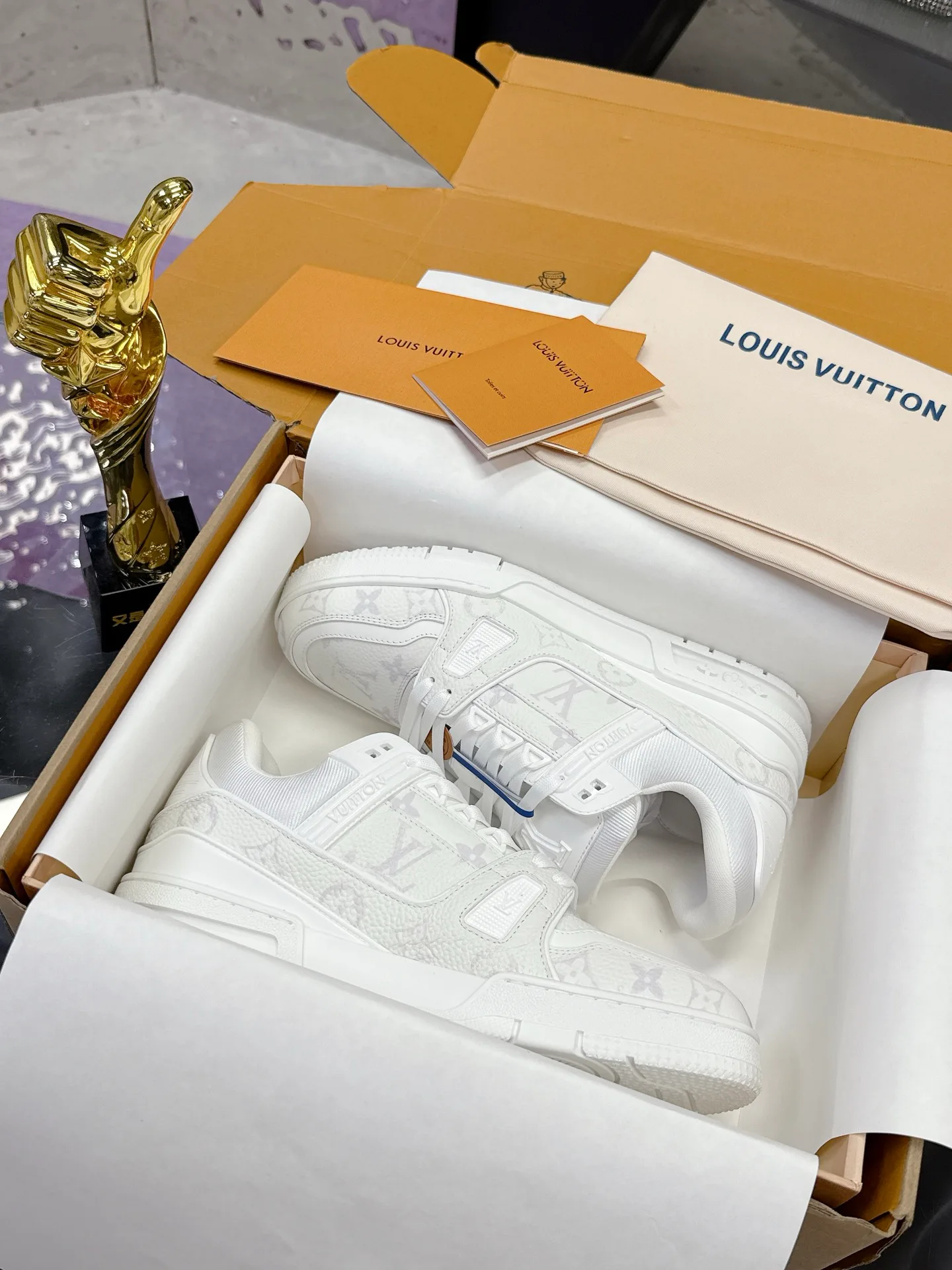 Women's Sneakers LOUIS VUITTON 18104020