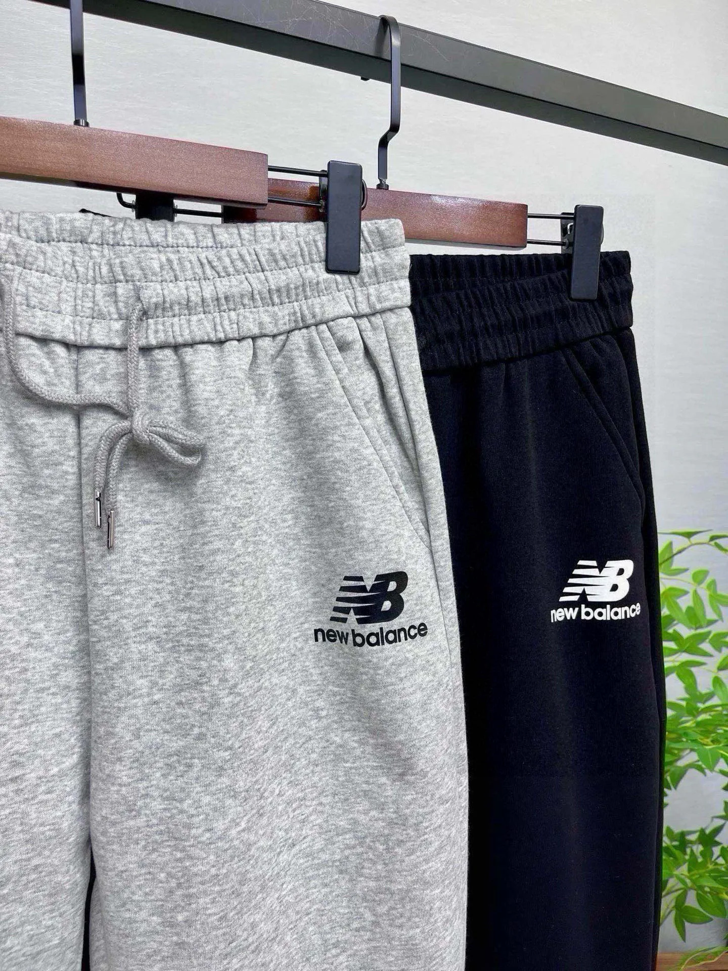 Men's Trousers NEW BALANCE 18068873