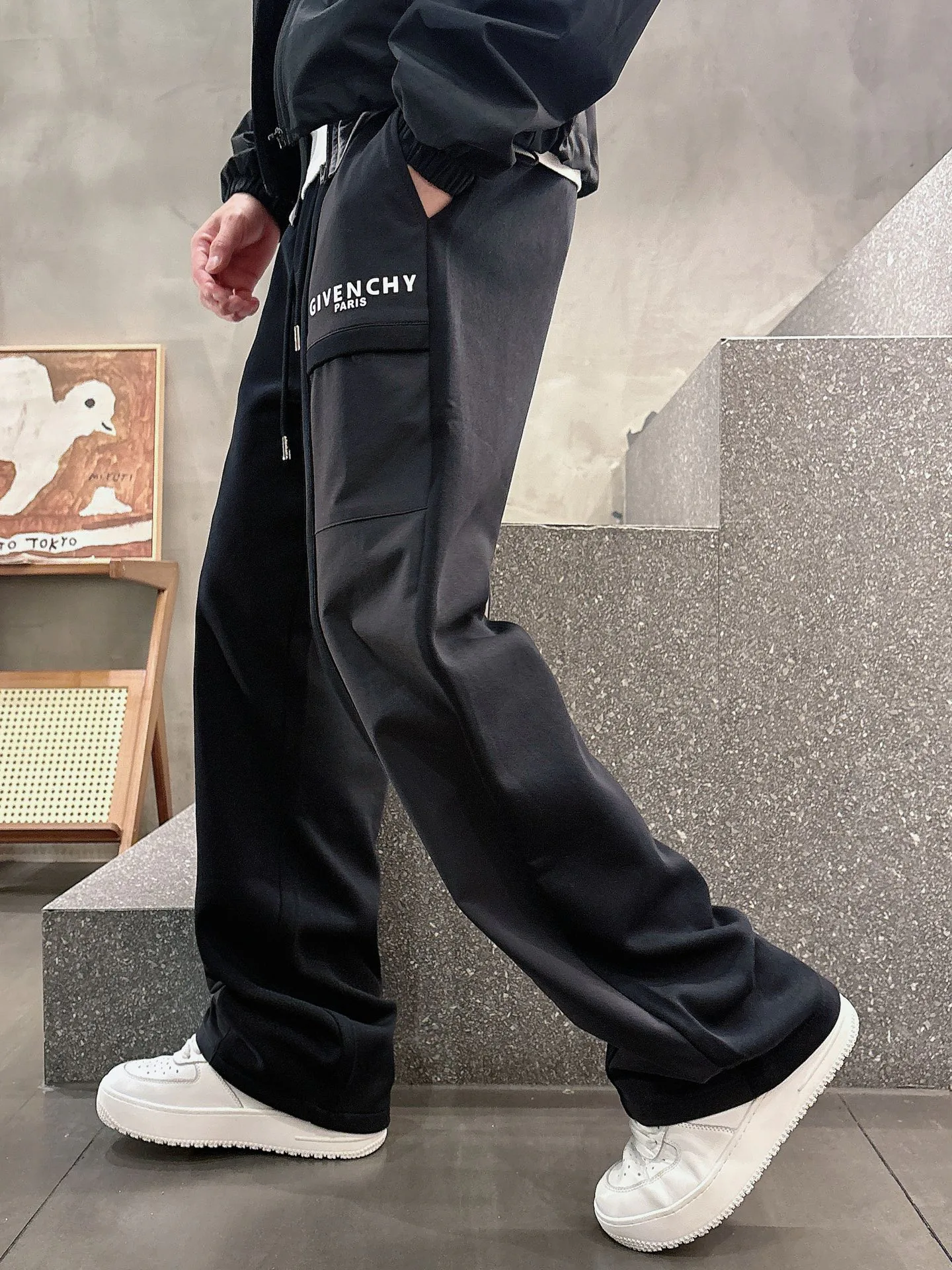 Men's Trousers GIVENCHY 18340448