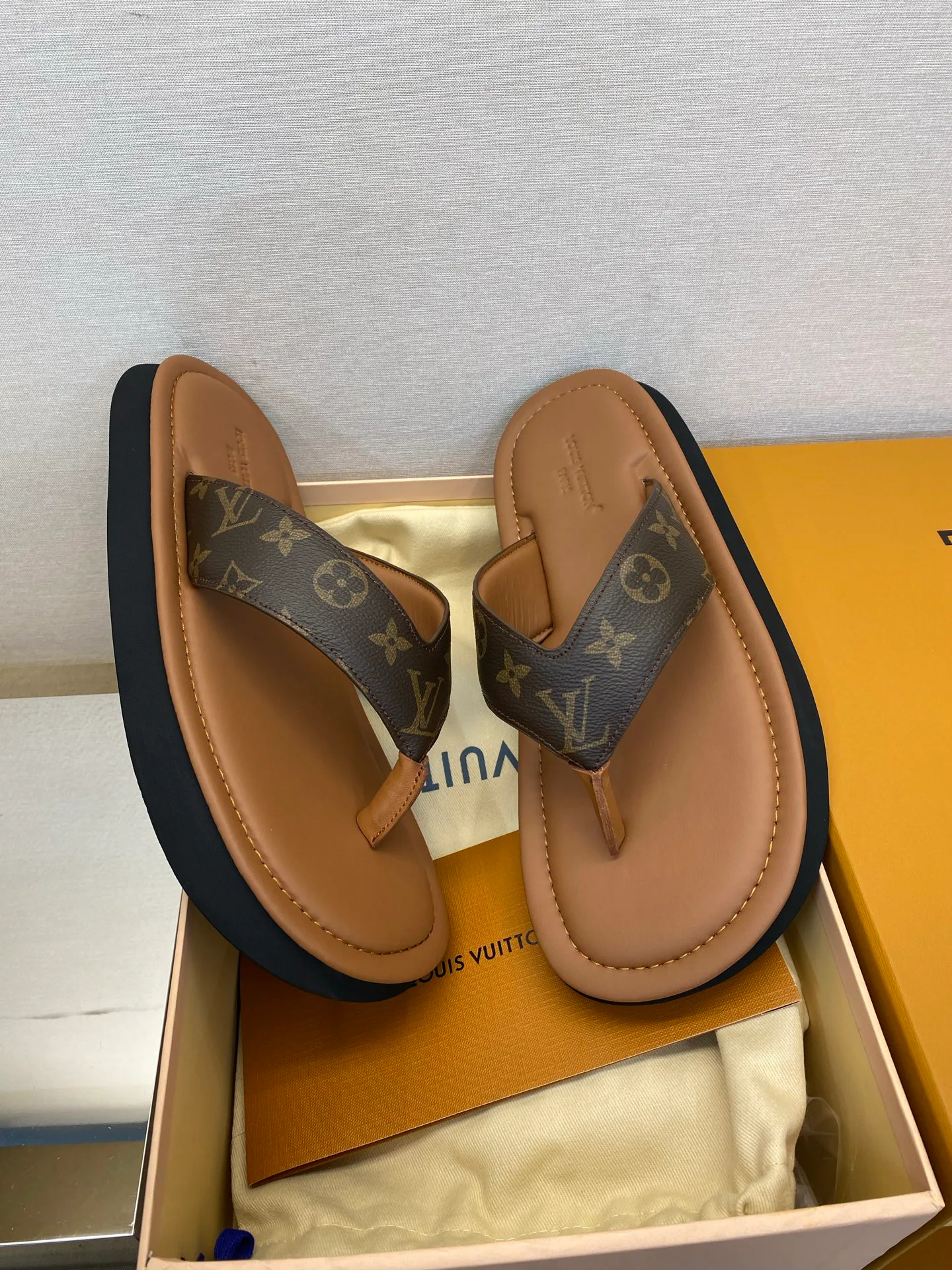 Men's Flip-Flops LOUIS VUITTON 17706386