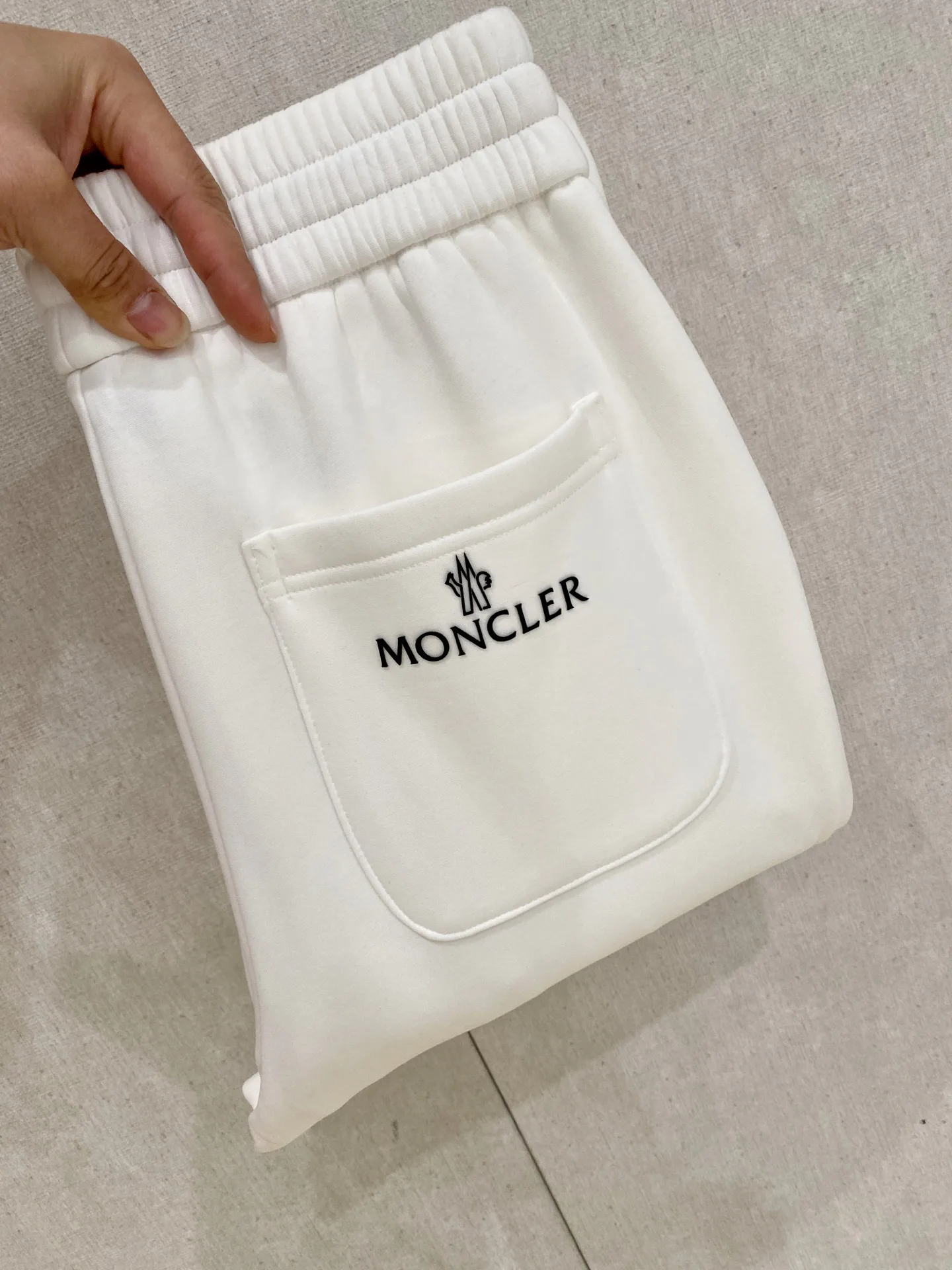 Men's Trousers MONCLER 18246761
