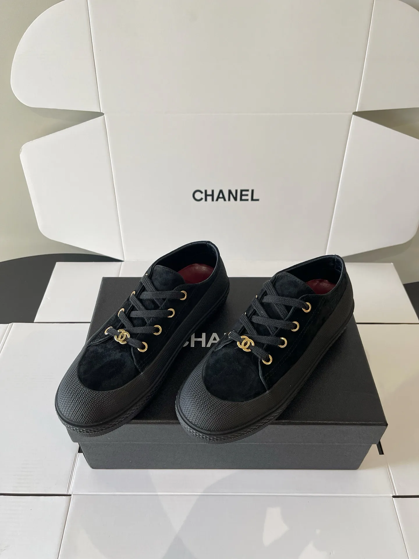 Women's Sneakers CHANEL 18437965