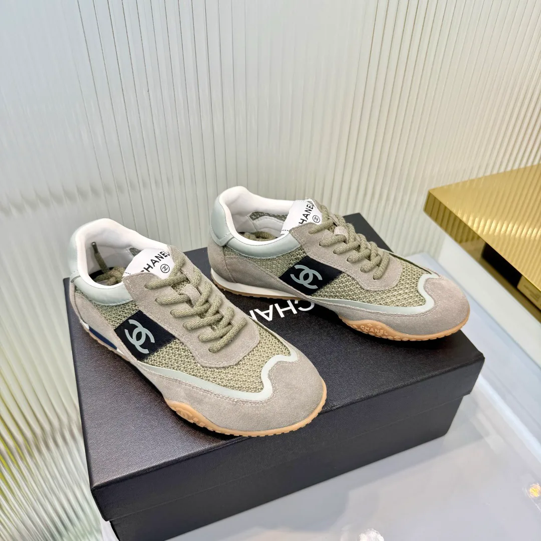 Women's Sneakers CHANEL 18366994