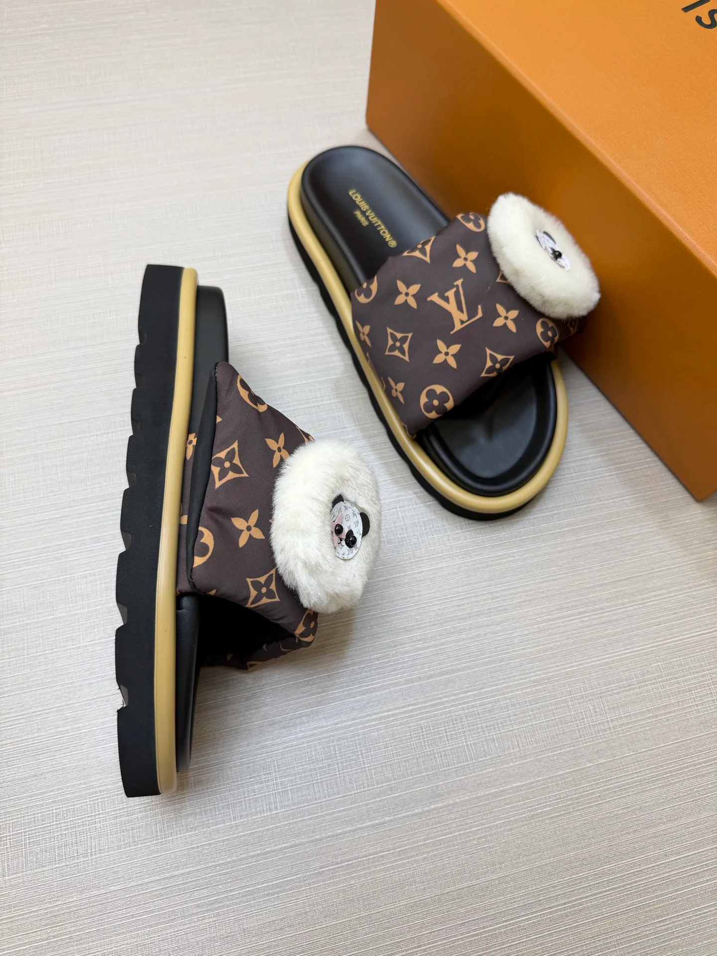 Women's Flip-Flops LOUIS VUITTON 18011817