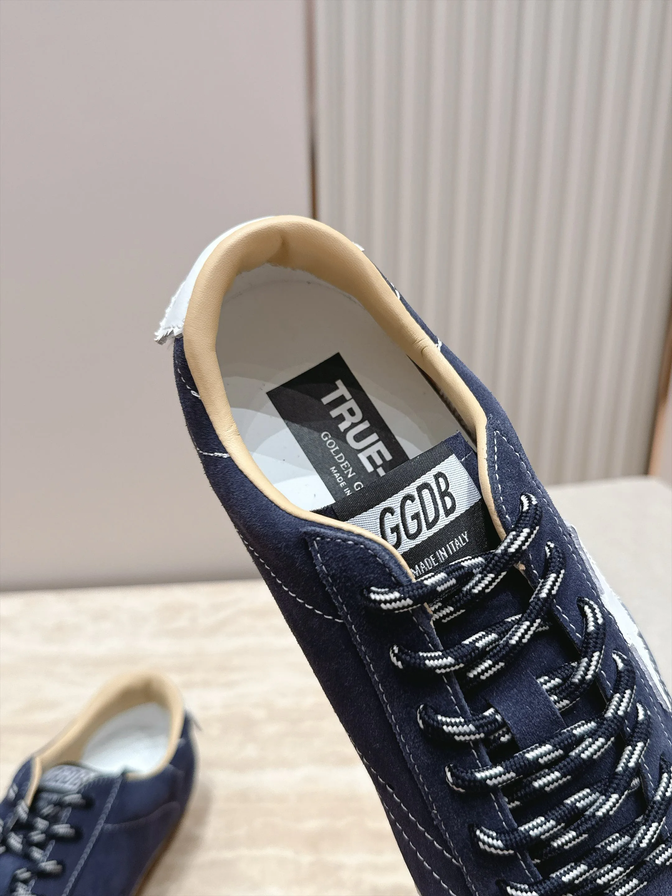 Women's Sneakers GOLDEN GOOSE 18420765