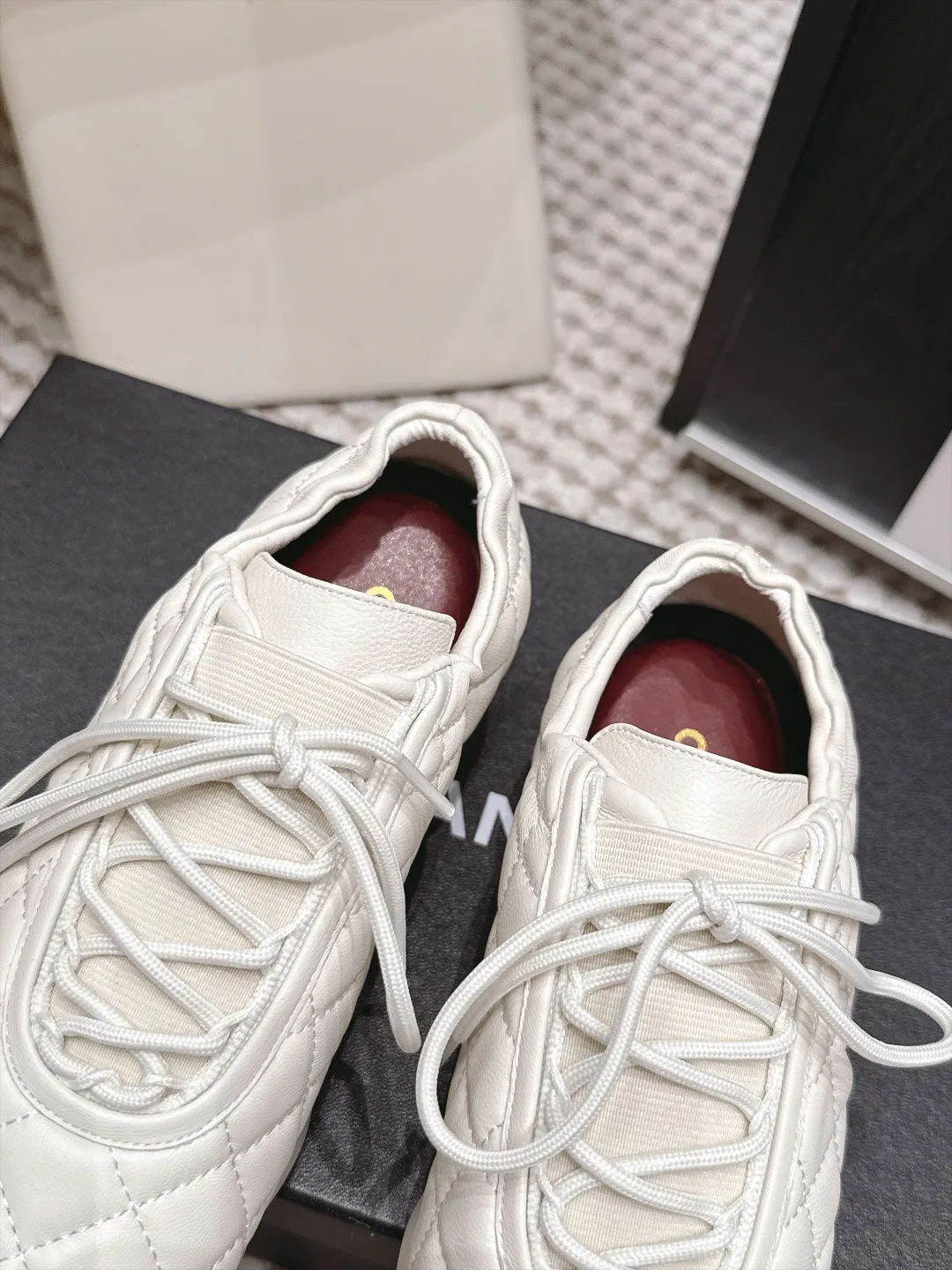 Women's Sneakers CHANEL 18034930