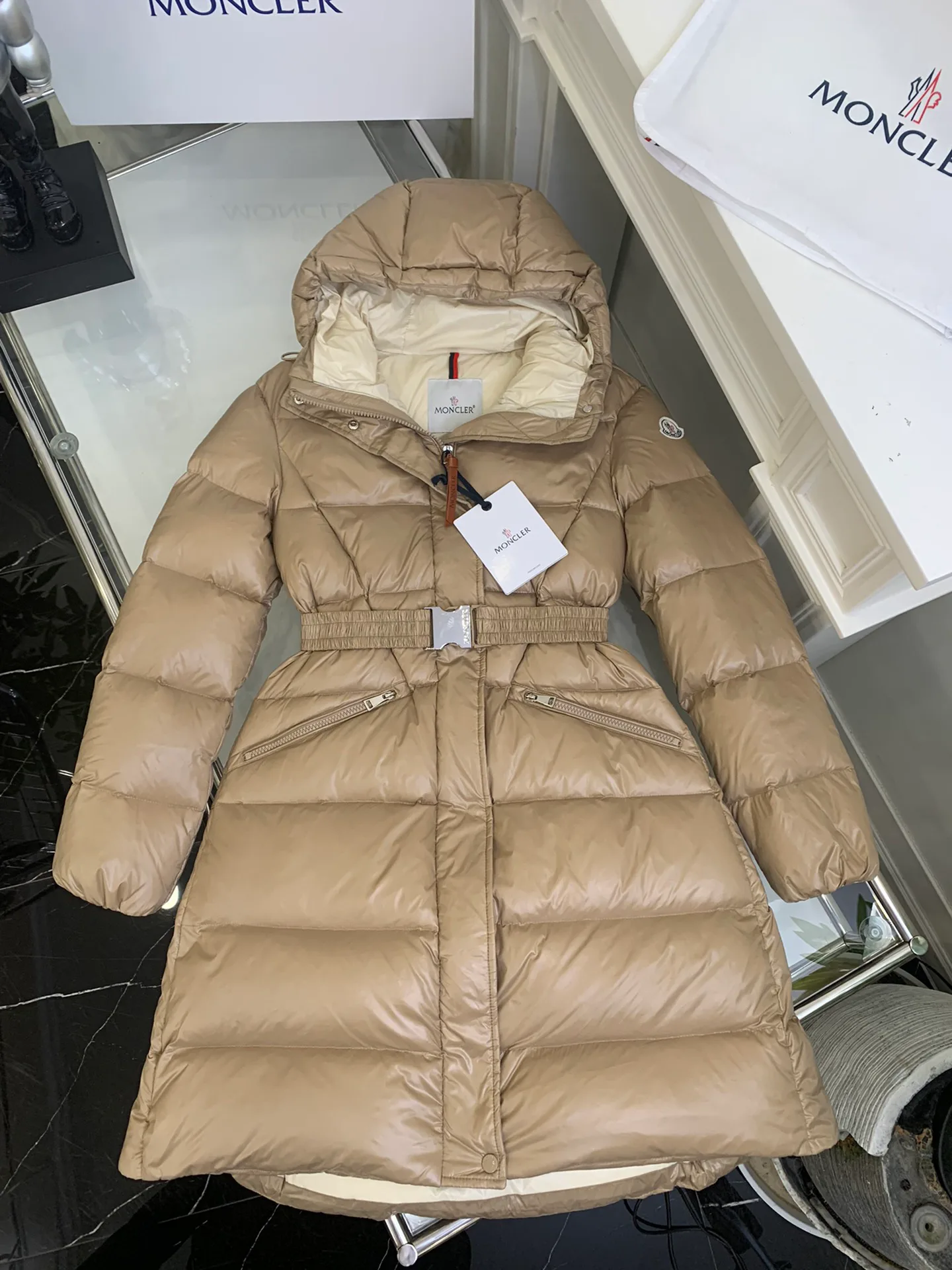 Women's Jackets And Down Jackets MONCLER 18240673