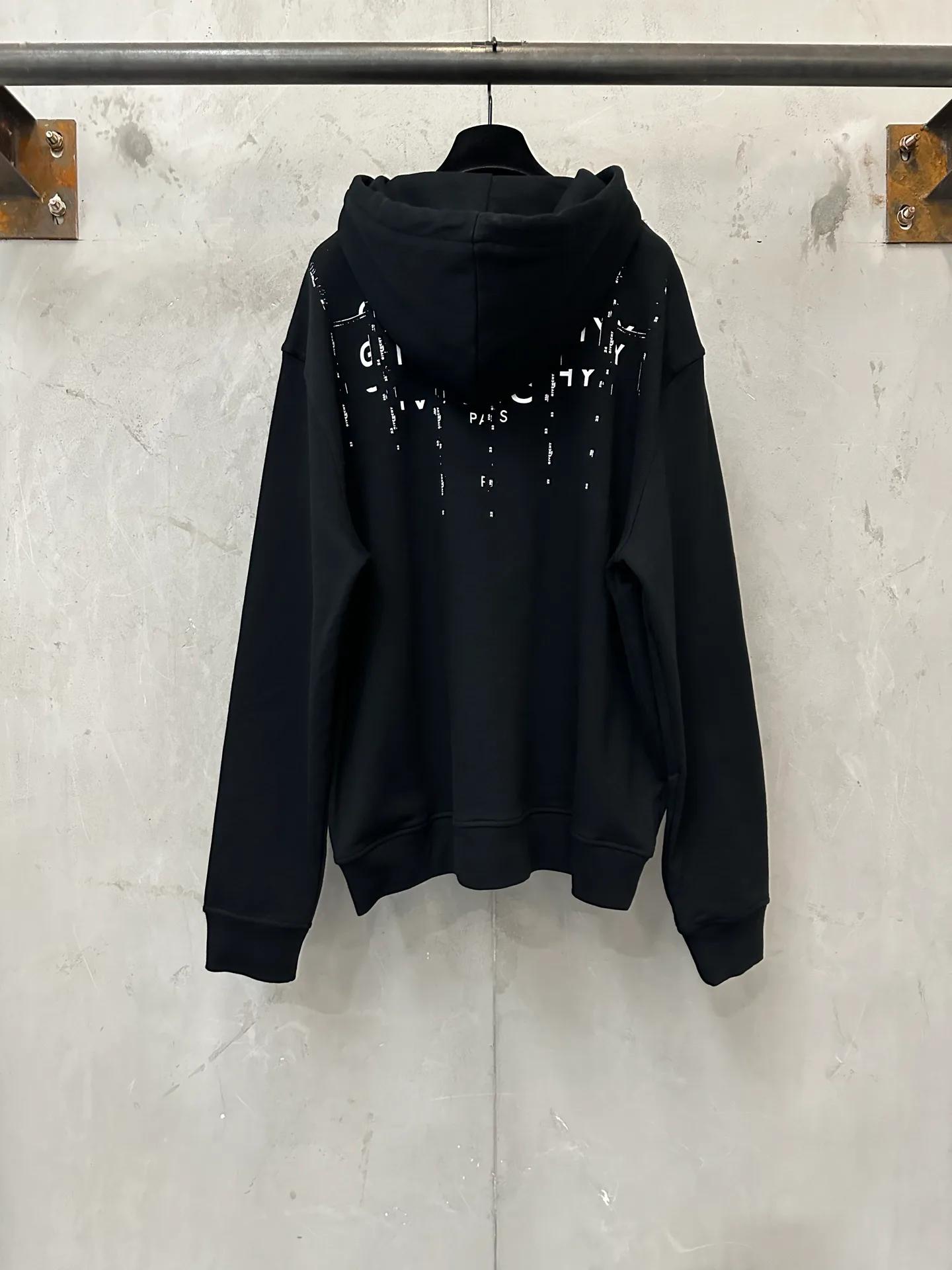 Men's Sweatshirts And Hoodies GIVENCHY 18179307