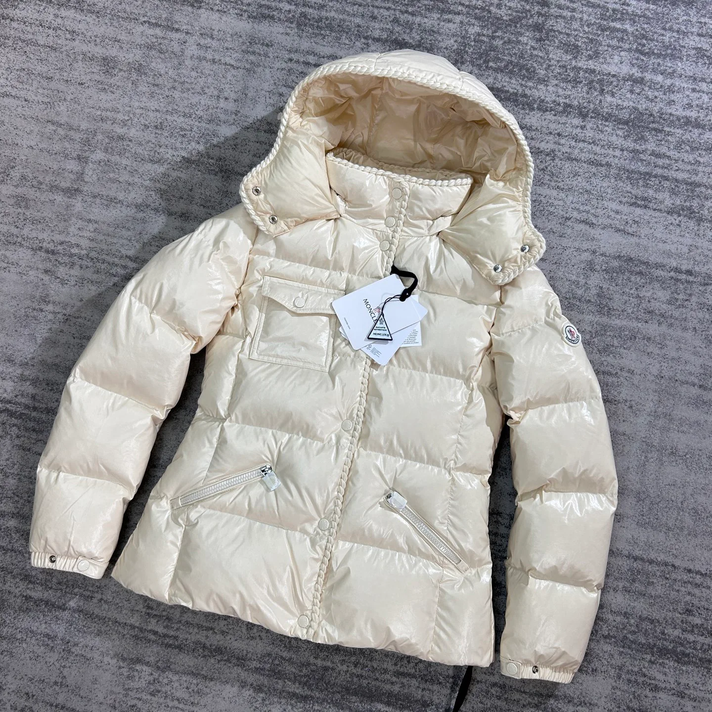 Women's Jackets And Down Jackets MONCLER 18134536