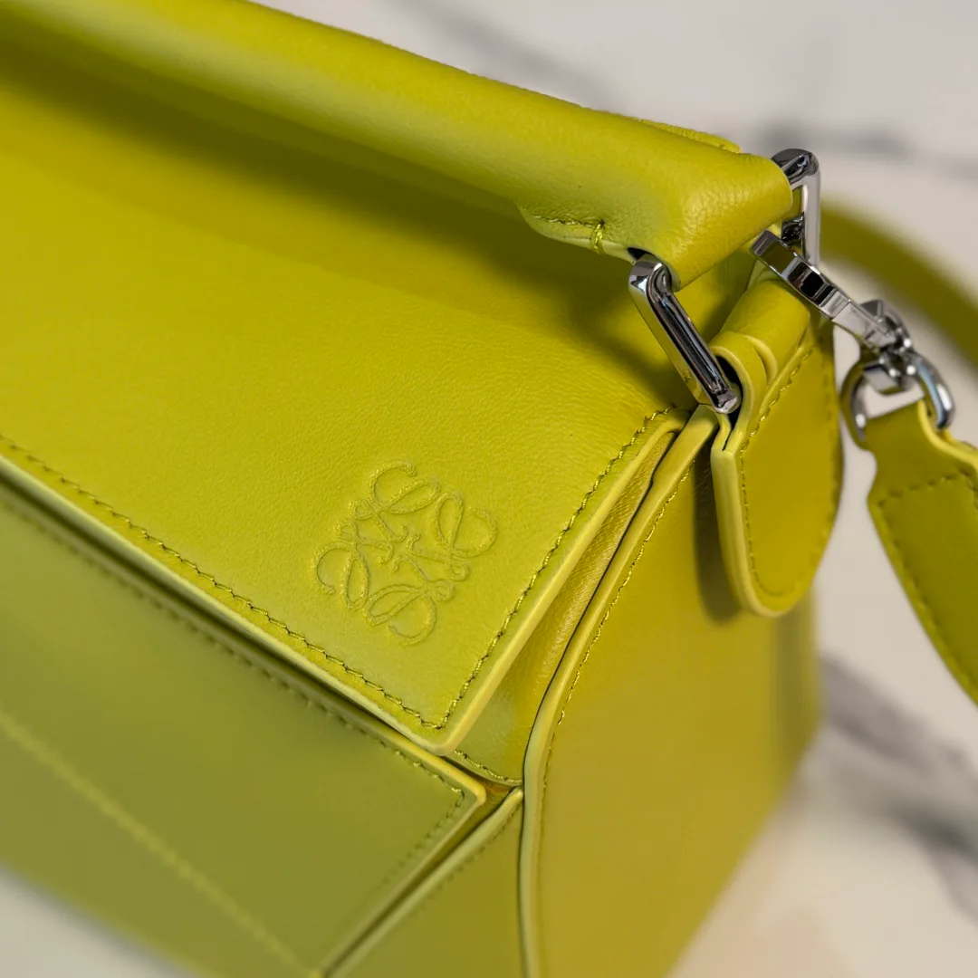 Women's Classic Handbags LOEWE 18328830