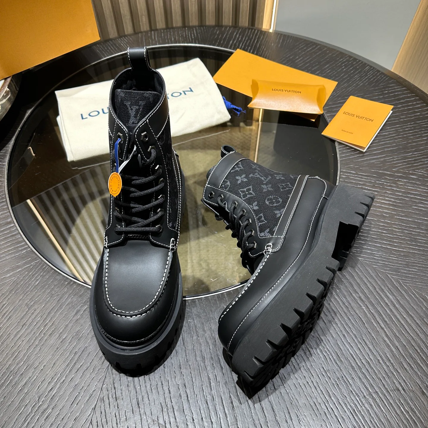 Men's Ankle Boots LOUIS VUITTON 18191624