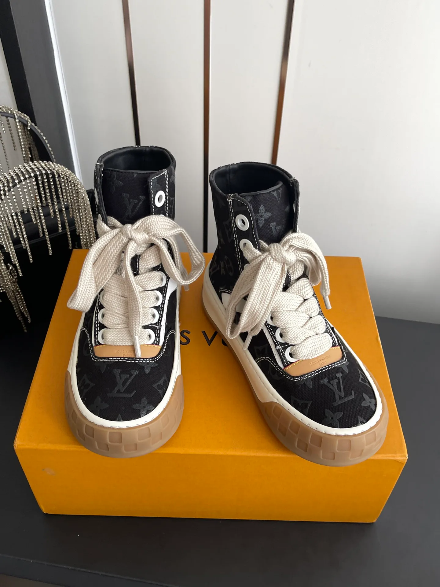 Women's Sneakers LOUIS VUITTON 17673245