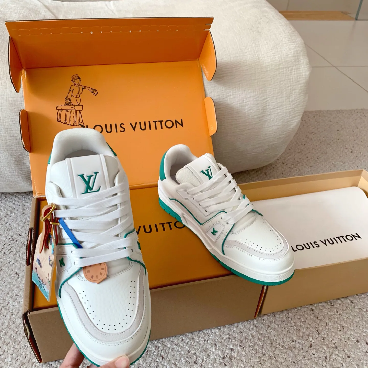 Women's Sneakers LOUIS VUITTON 18375830