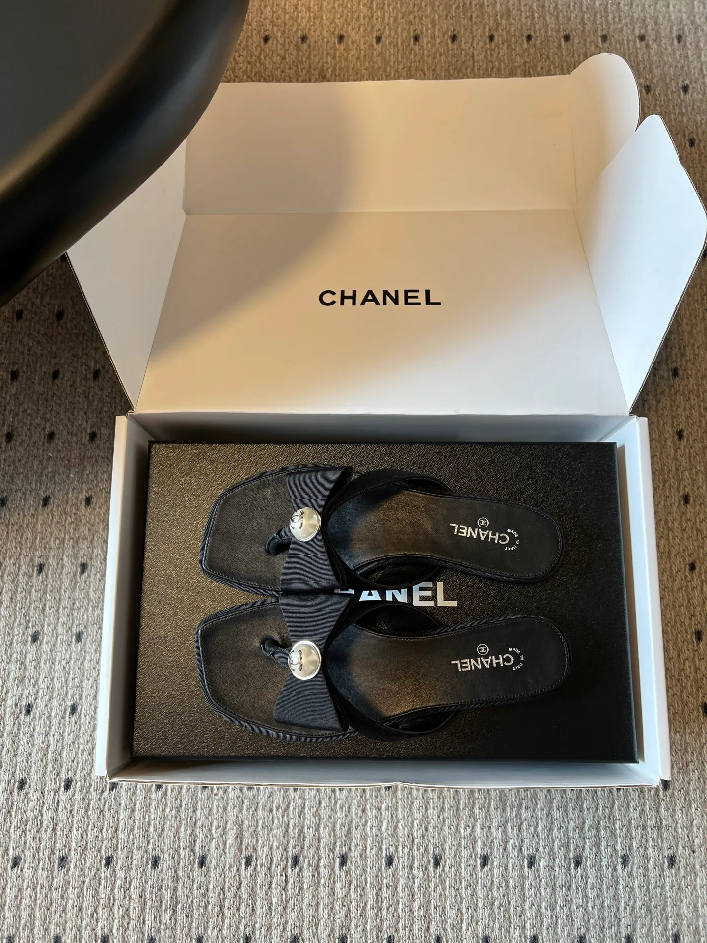 Women's Flip-Flops CHANEL 17419372