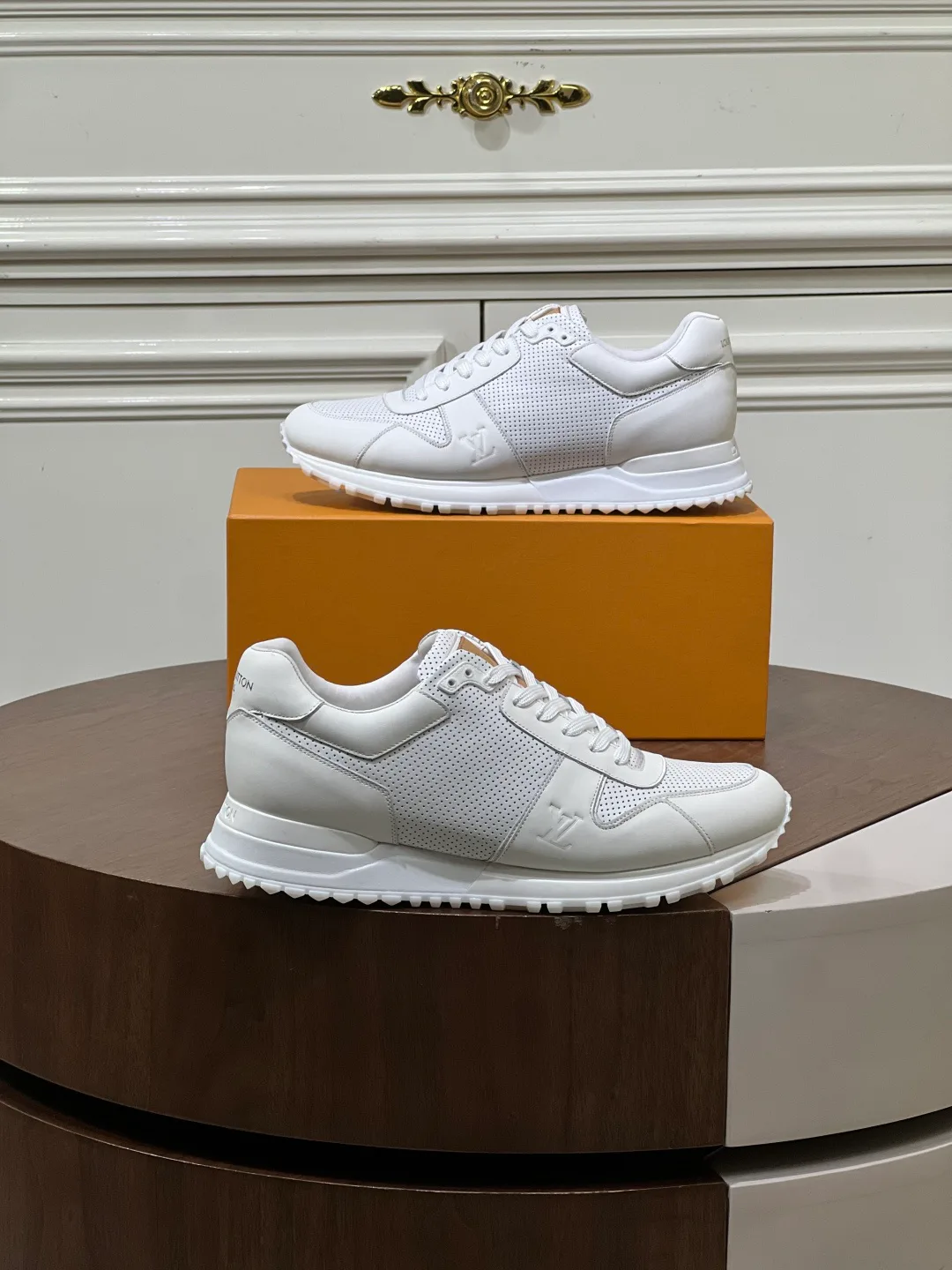 Men's Sneakers LOUIS VUITTON 18039348