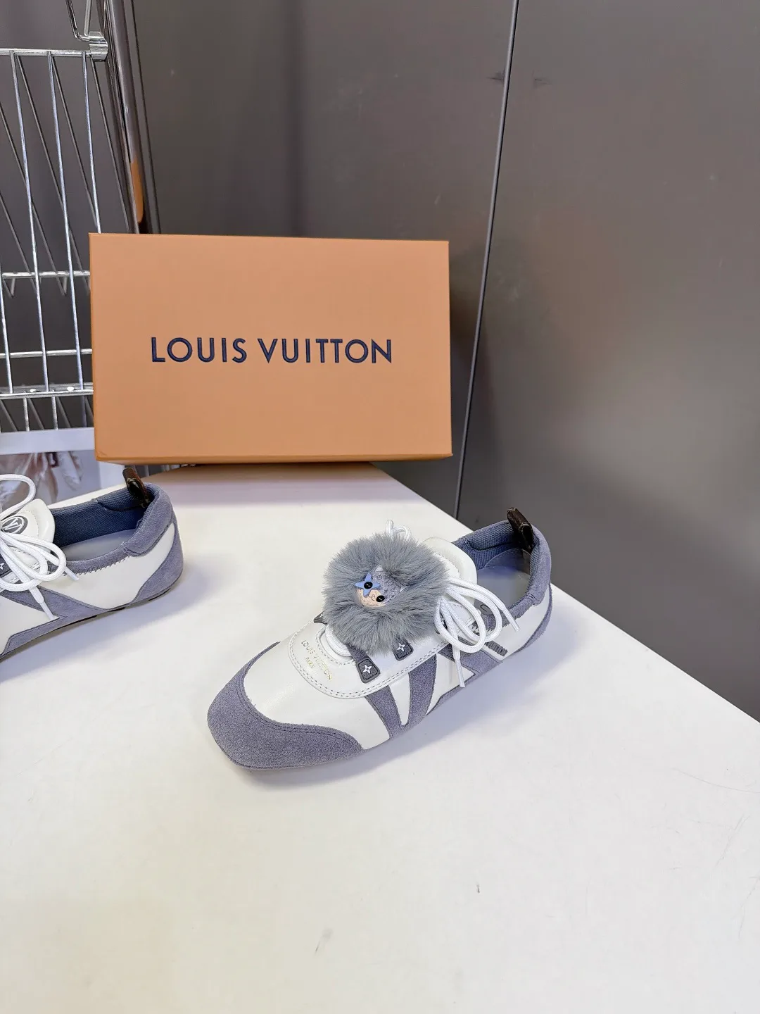 Women's Sneakers LOUIS VUITTON 18005470