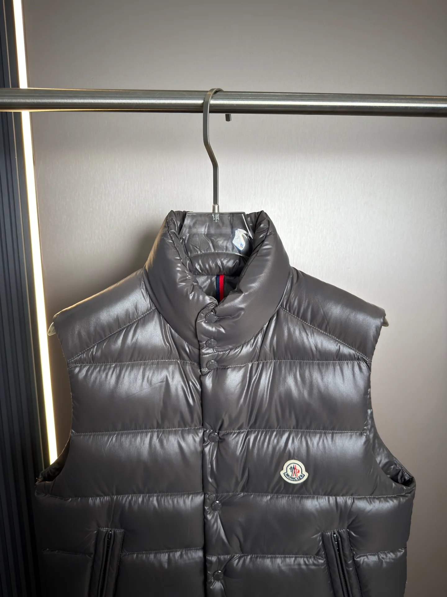 Men's Vests MONCLER 18370636