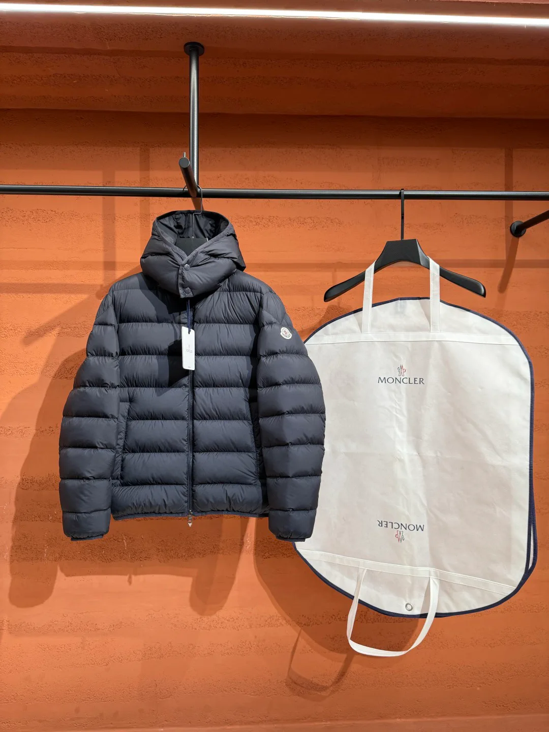 Men's Jackets And Down Jackets MONCLER 18047942