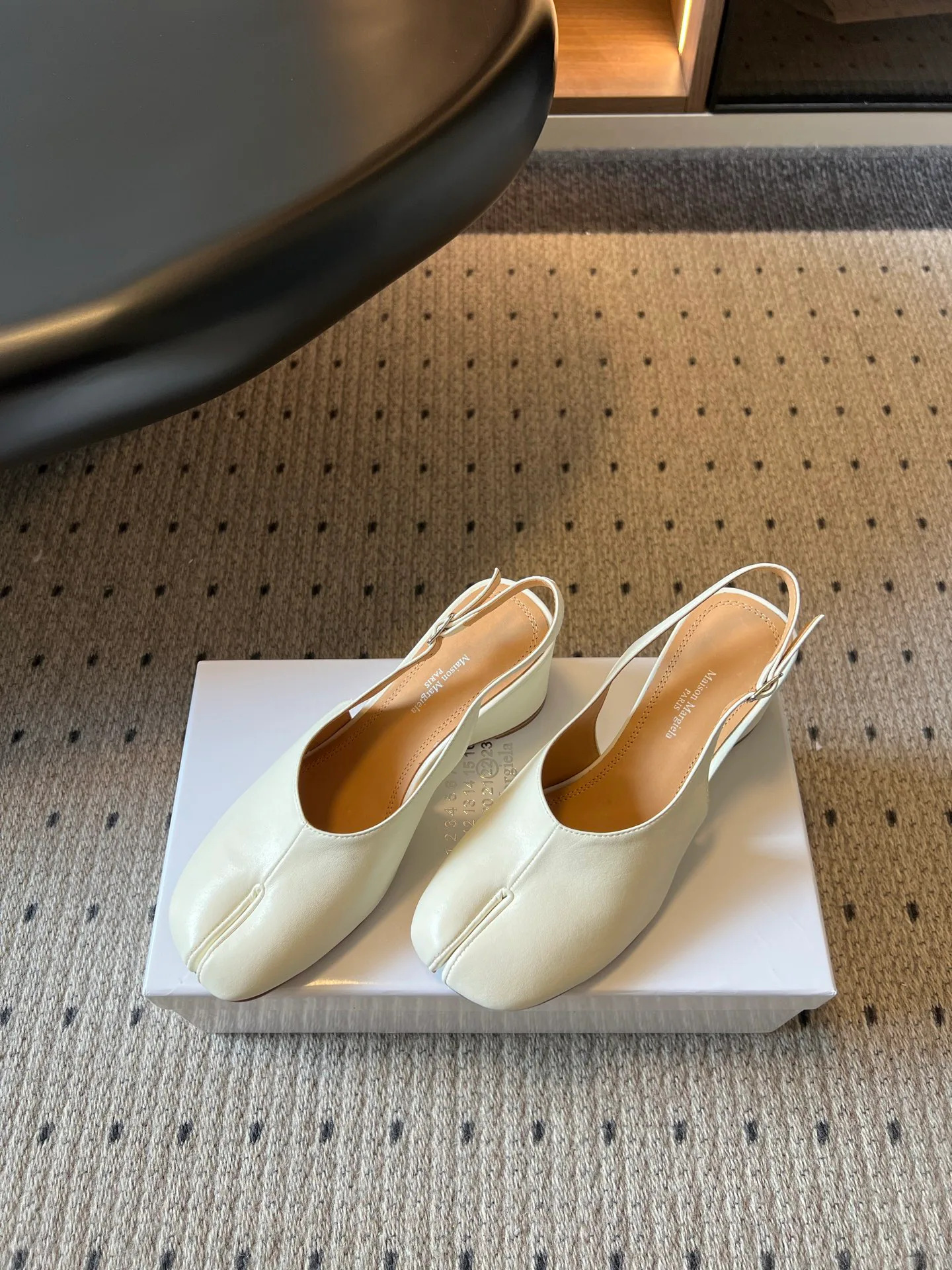 Women's Open-Toe Sandals MAISON MARGIELA 18121050