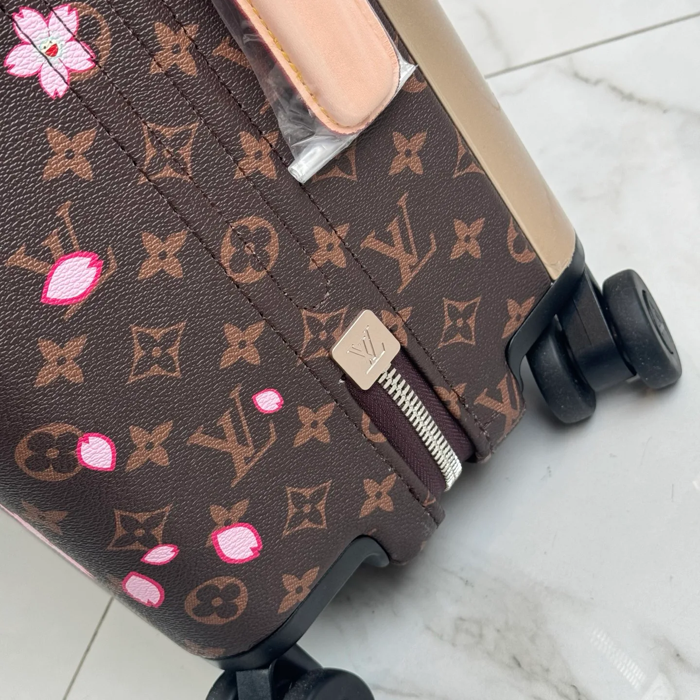 Suitcases LOUIS VUITTON 17801475