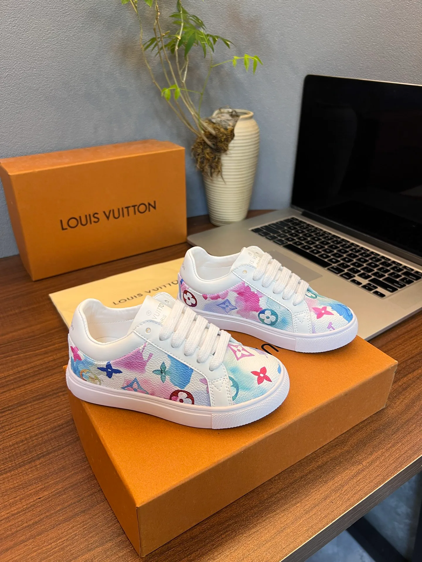 Women's Sneakers LOUIS VUITTON 18077544