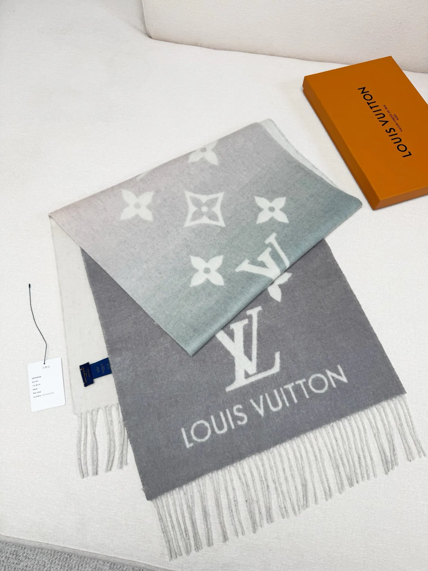 Scarves LOUIS VUITTON 17945393