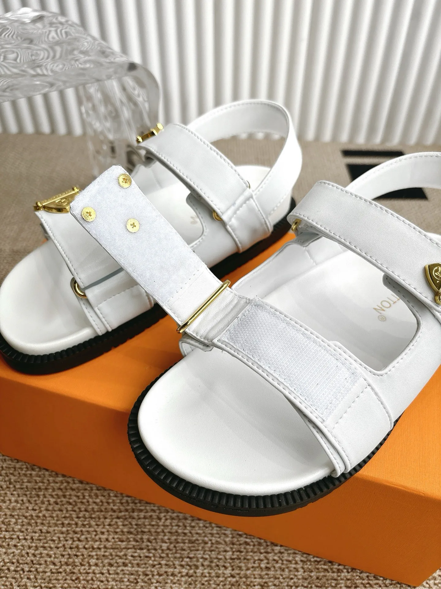 Women's Open-Toe Sandals LOUIS VUITTON 17499604