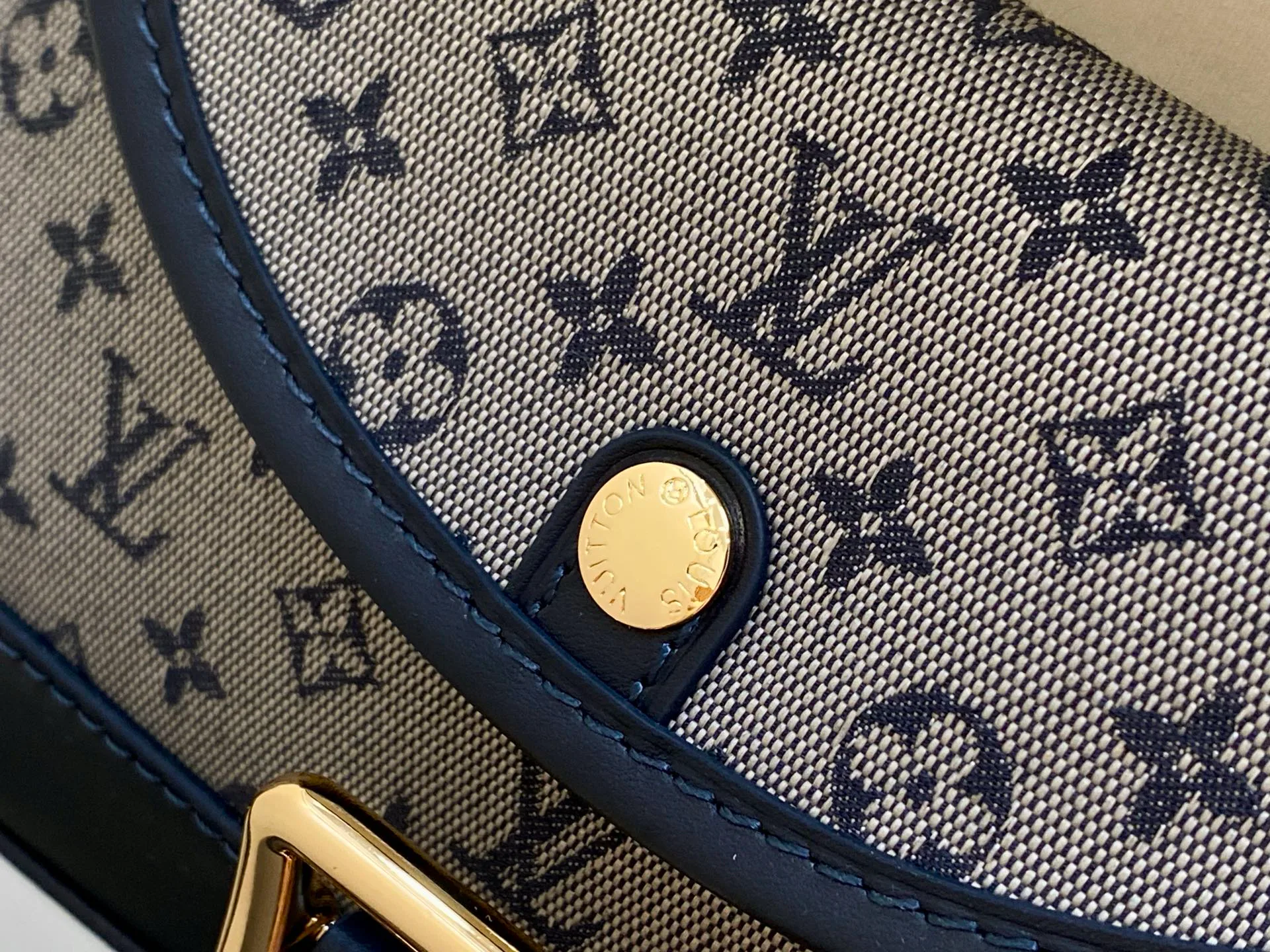 Women's Classic Handbags LOUIS VUITTON 17838909