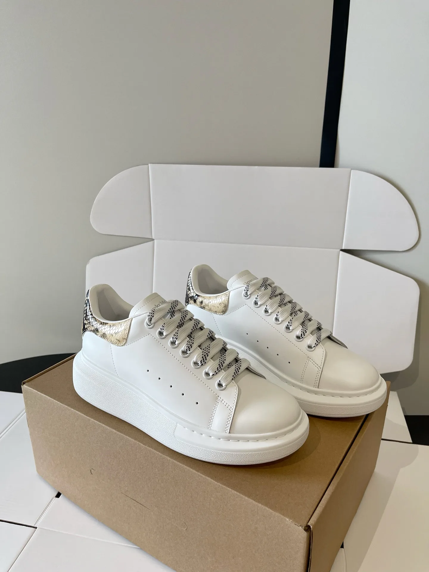 Women's Sneakers ALEXANDER MCQUEEN 17898872