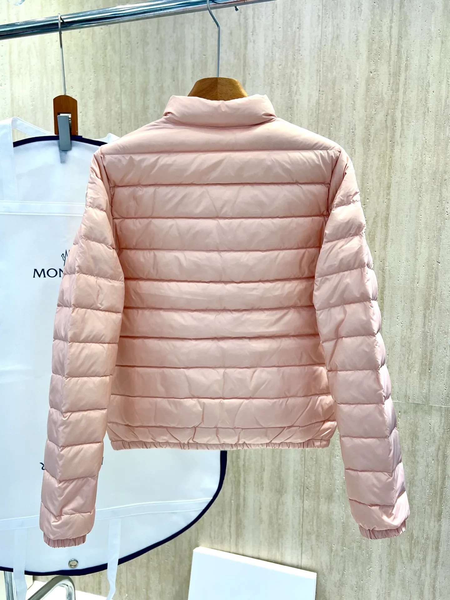 Women's Jackets And Down Jackets MONCLER 18212689