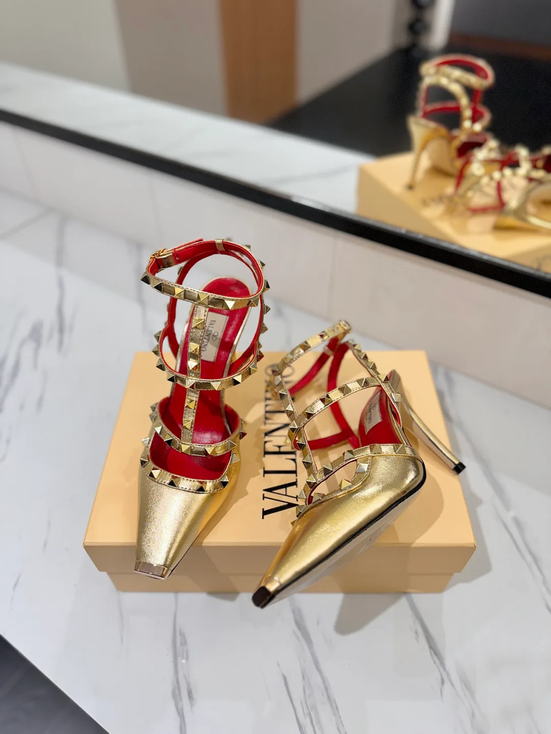 Women's Open-Toe Sandals VALENTINO 17305543