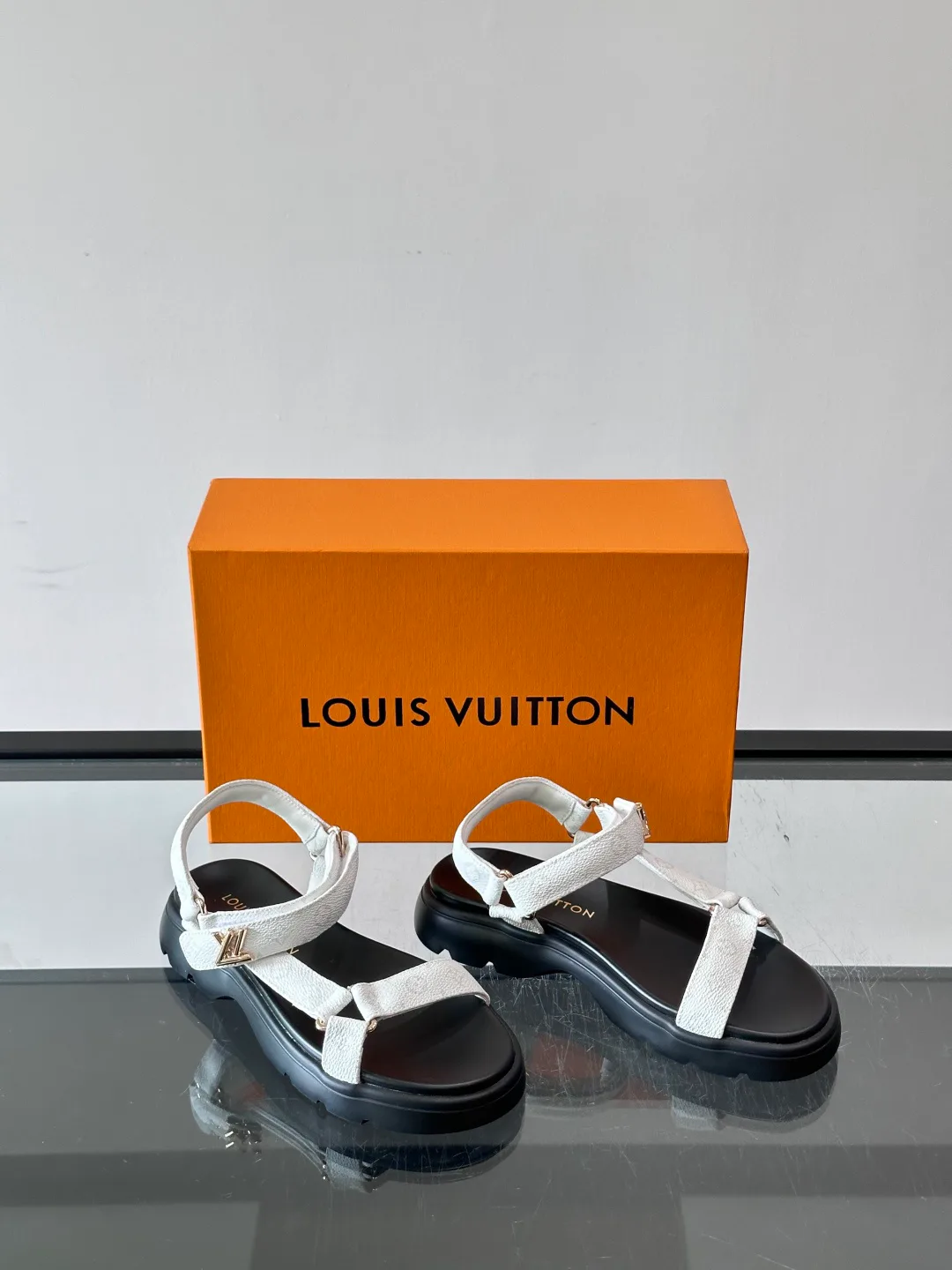 Women's Open-Toe Sandals LOUIS VUITTON 17536538