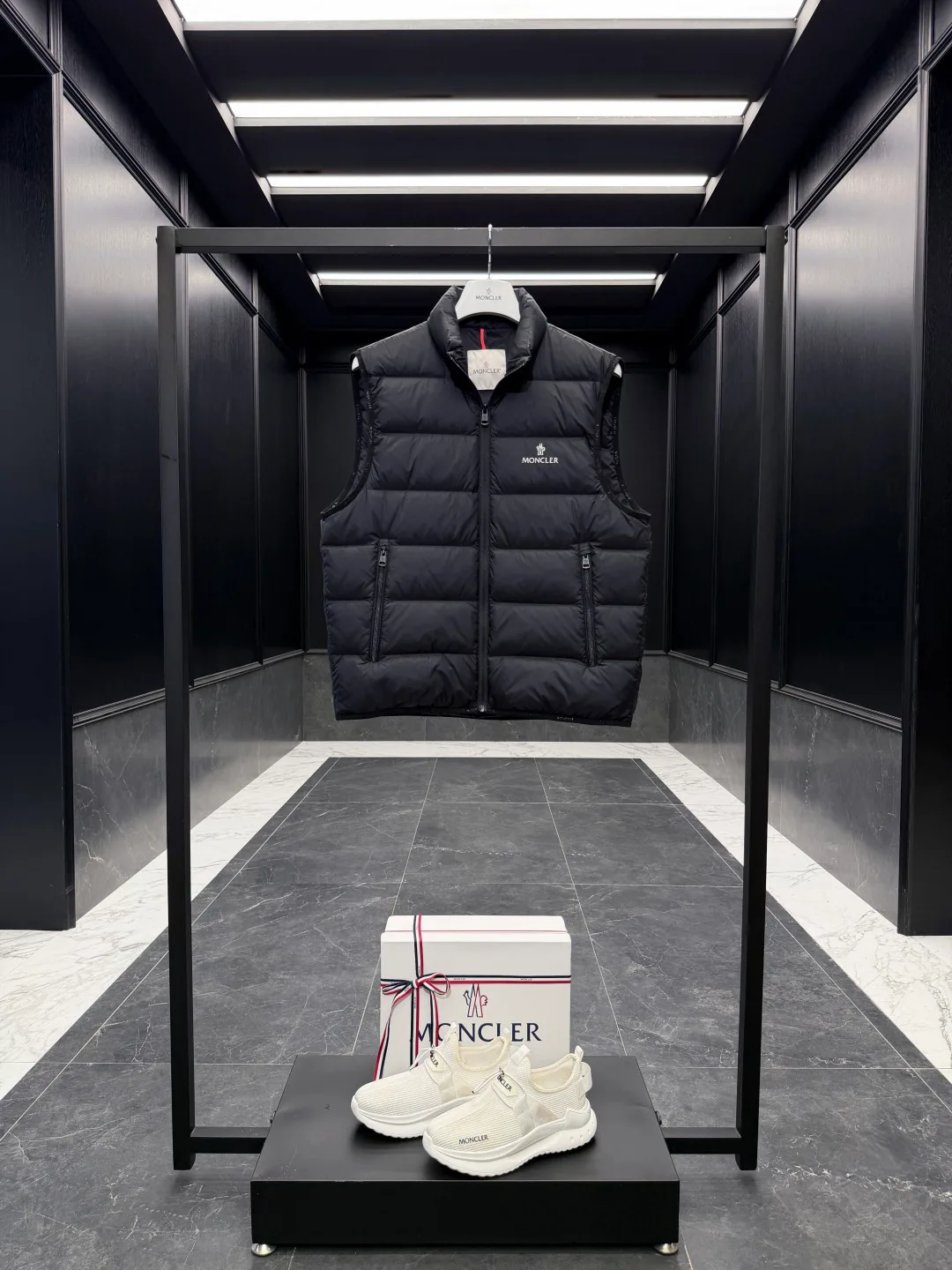 Men's Jackets And Down Jackets MONCLER 18007864