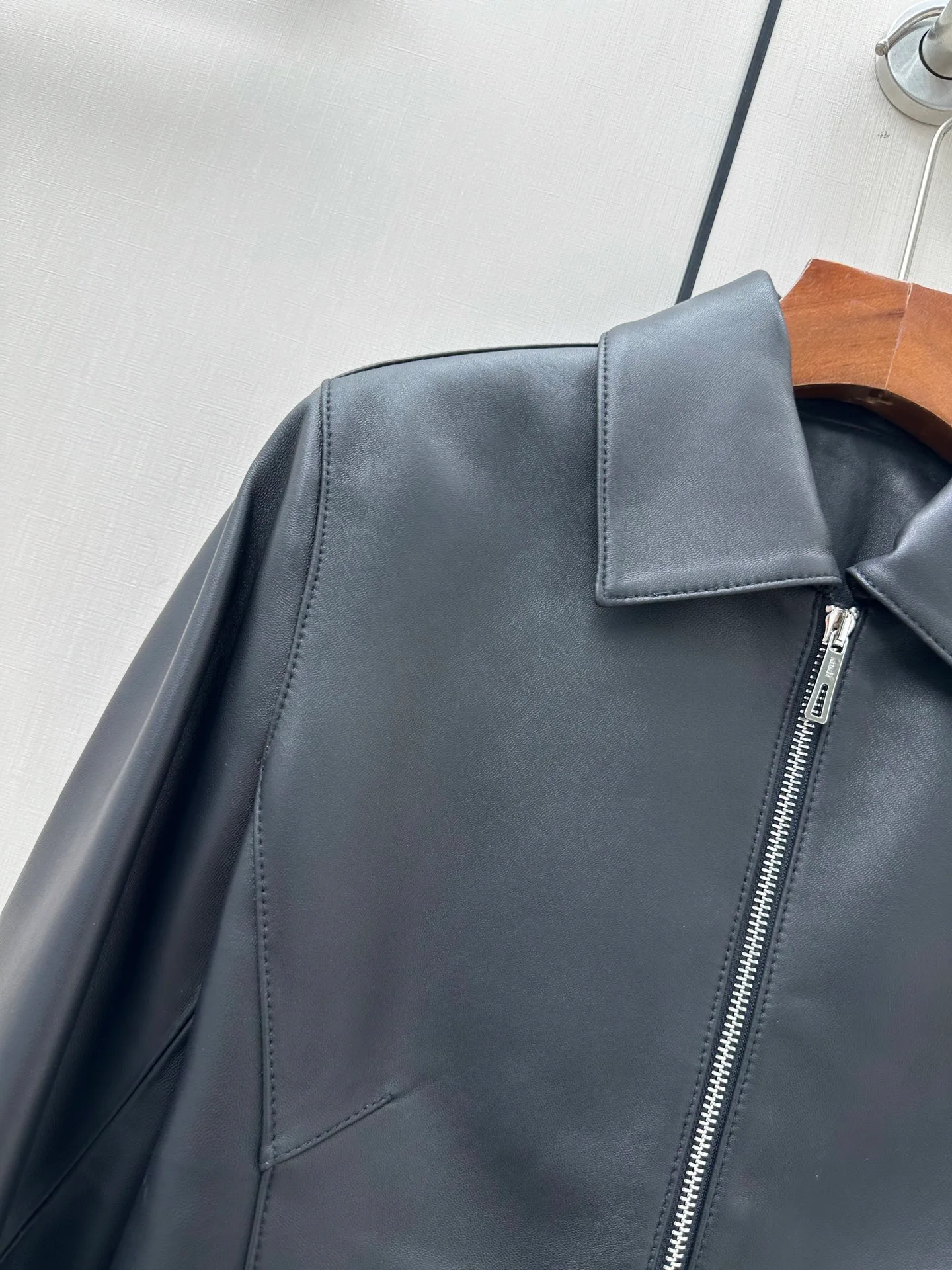 Women's Leather Jackets And Sheepskin Coats HERMES 17633918