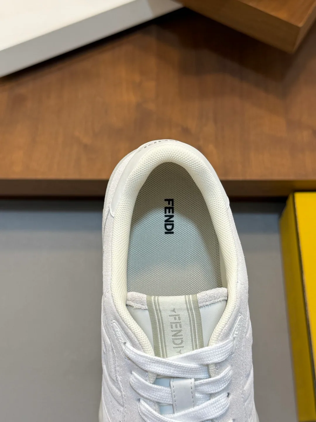 Women's Sneakers FENDI 18116591