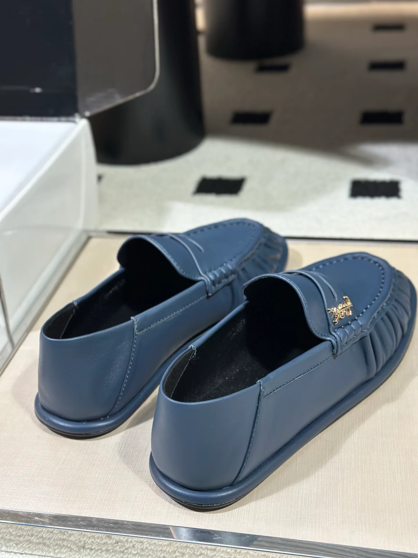 Women's Loafers And Moccasins SAINT LAURENT 18041760