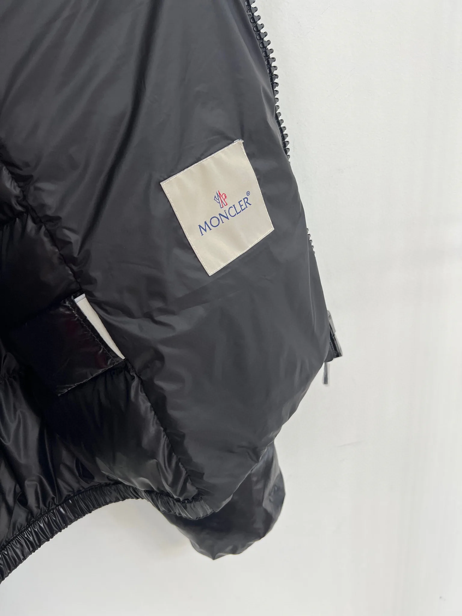 Women's Jackets And Down Jackets MONCLER 18416217