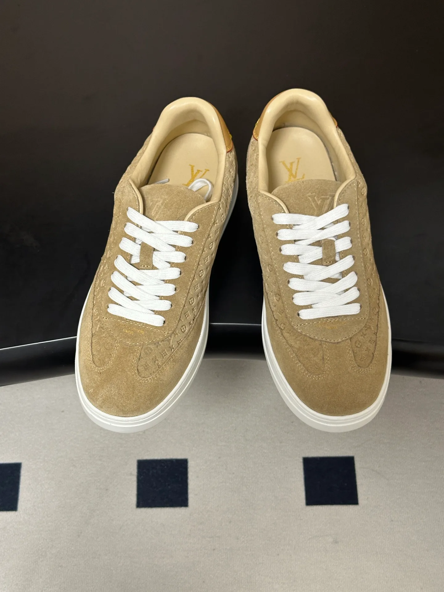 Men's Sneakers LOUIS VUITTON 18340910