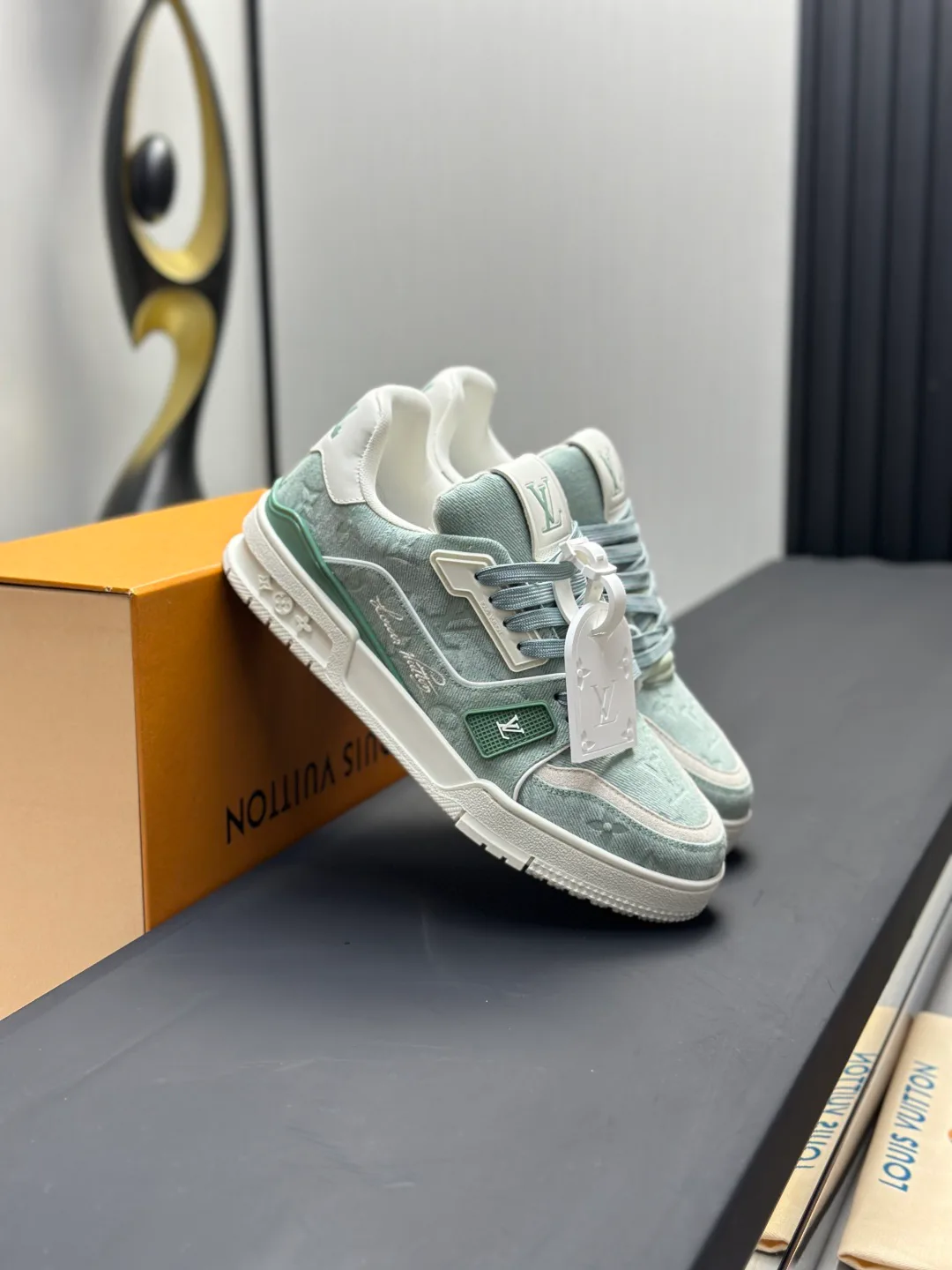 Women's Sneakers LOUIS VUITTON 18011604