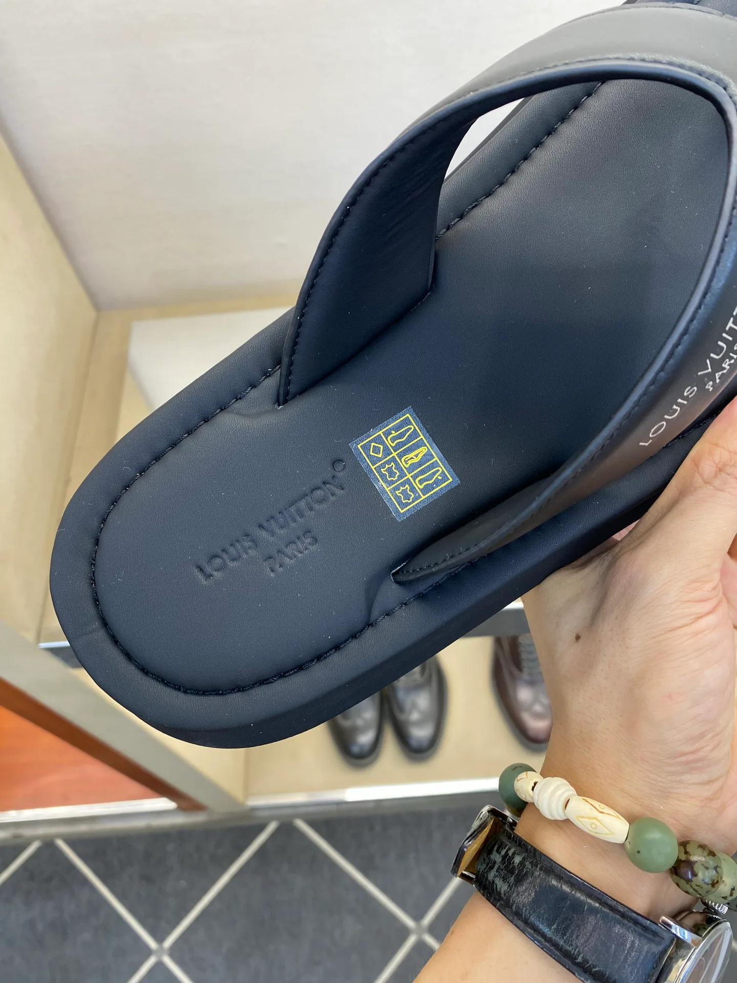 Men's Flip-Flops LOUIS VUITTON 17706390