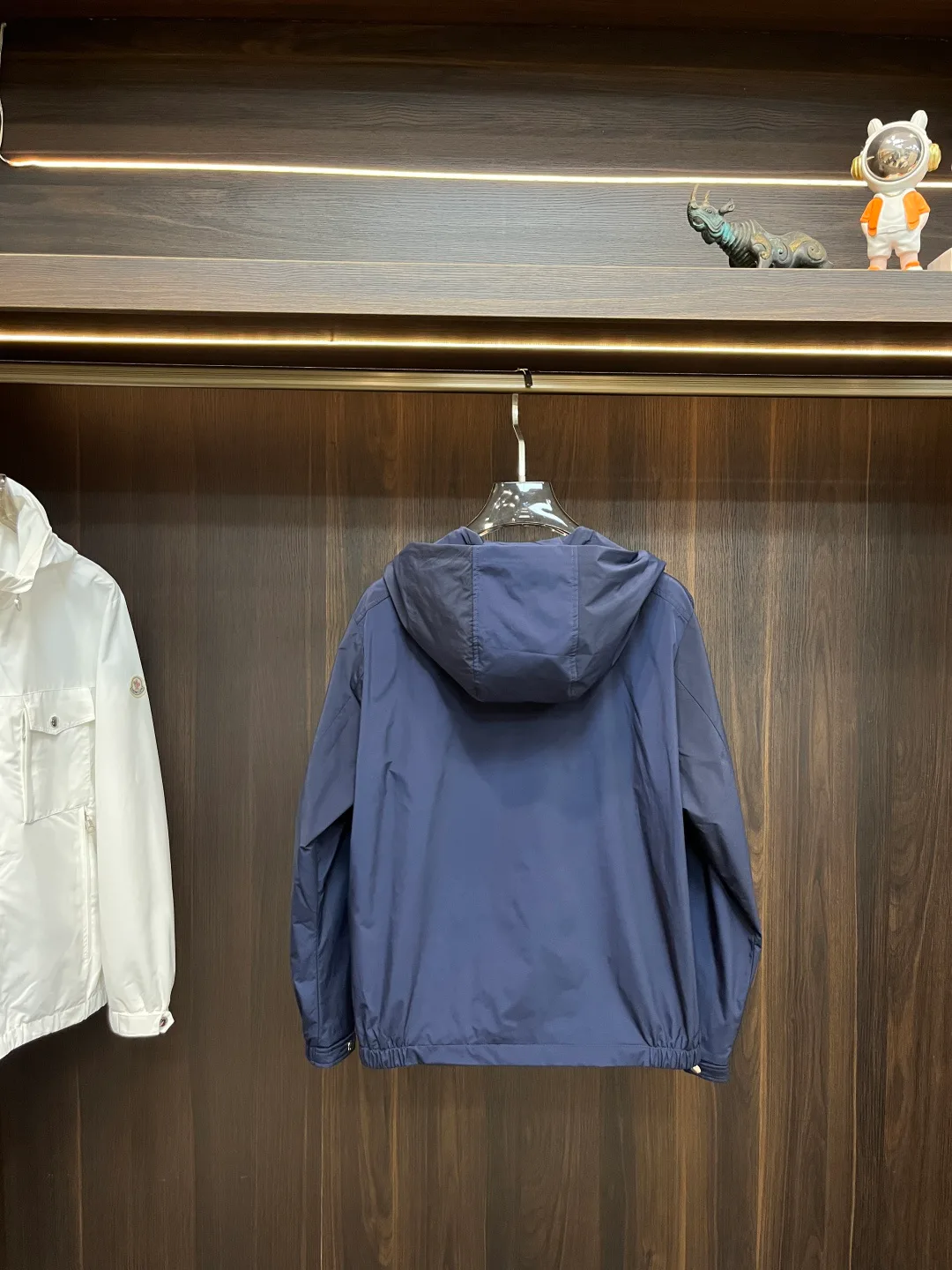 Women's Jackets And Down Jackets MONCLER 18416885