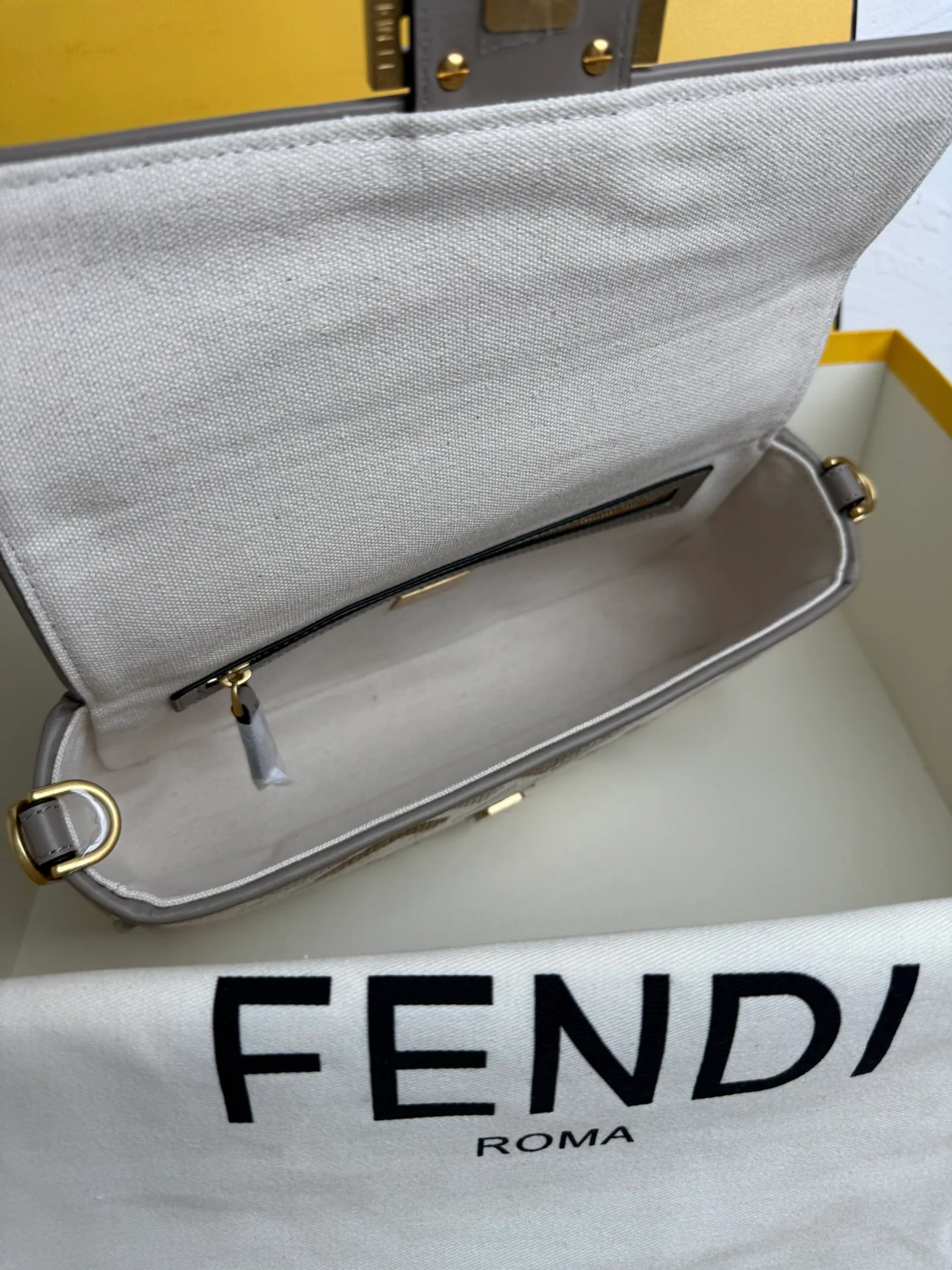 Women's Classic Handbags FENDI 17880639