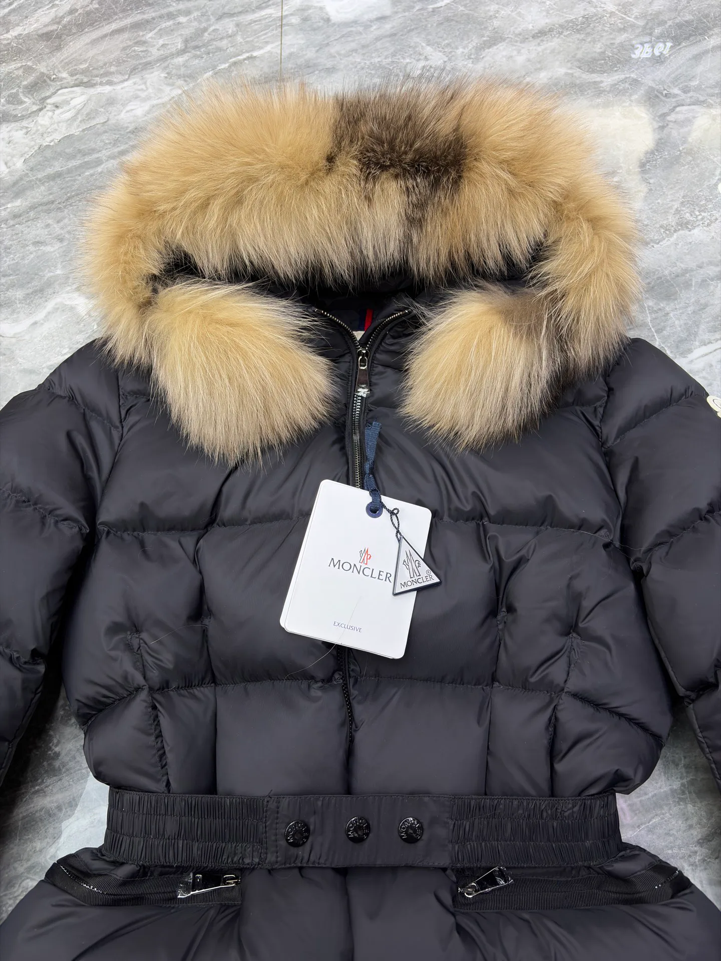 Women's Jackets And Down Jackets MONCLER 17801589