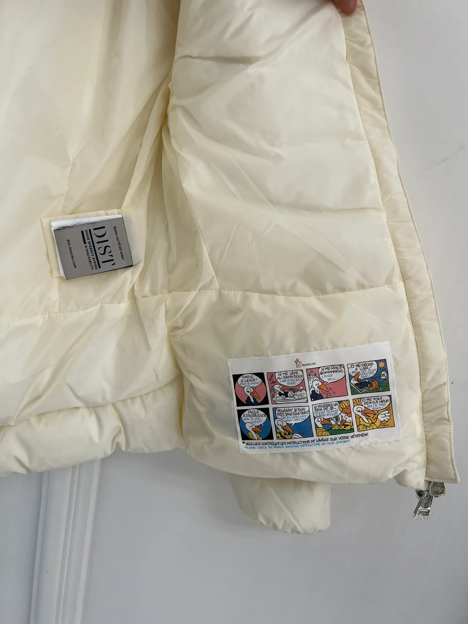 Women's Jackets And Down Jackets MONCLER 18416189
