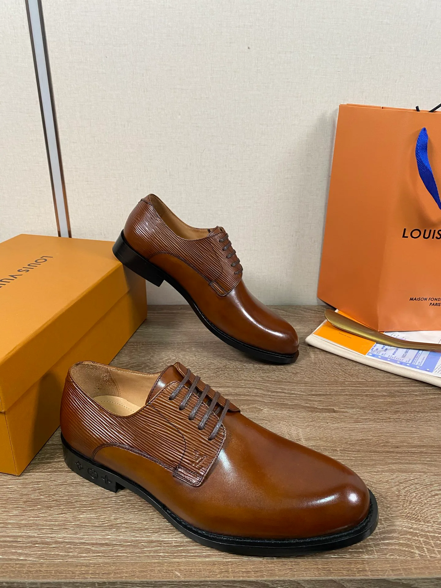 Men's Loafers And Dress Shoes LOUIS VUITTON 18078680